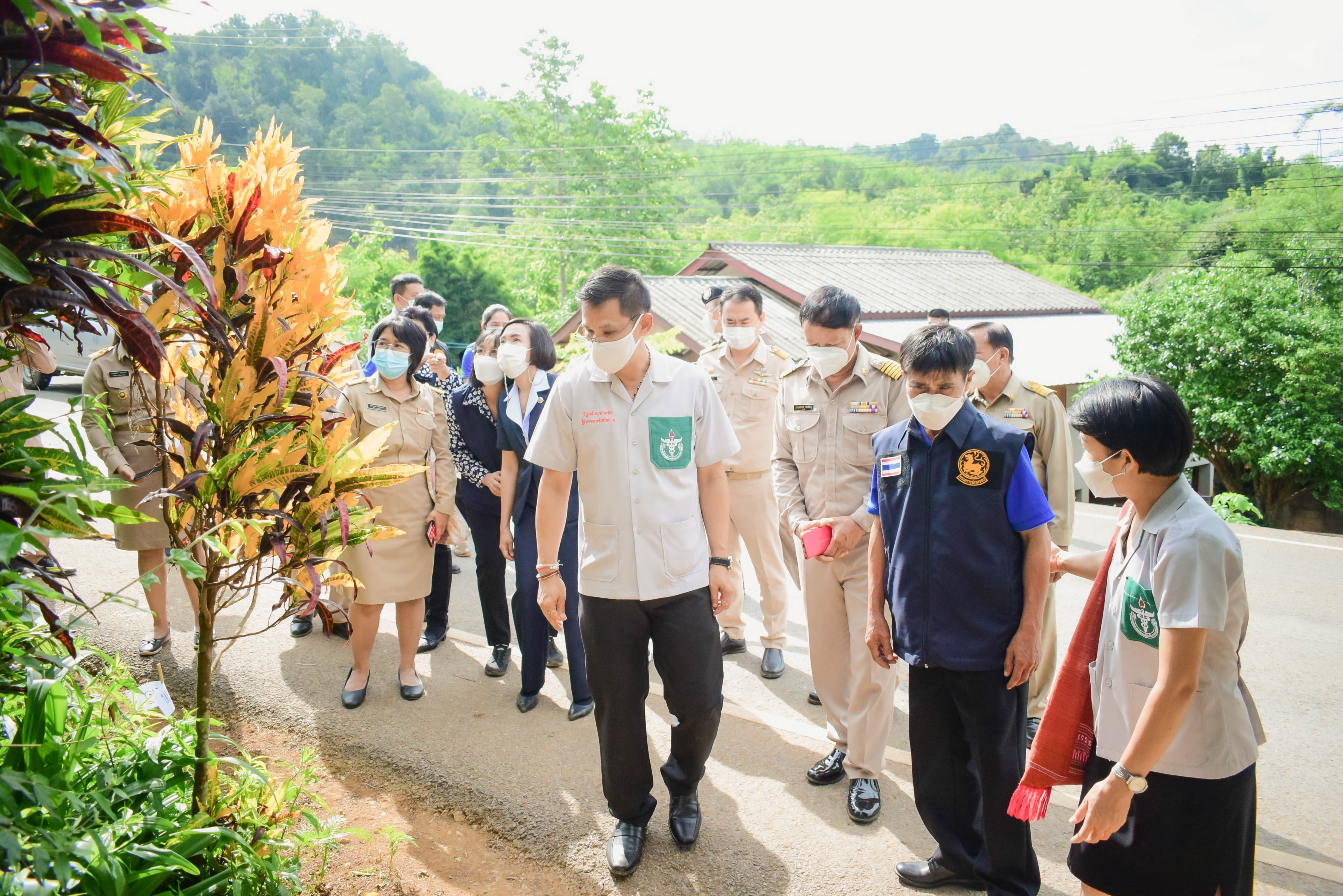พช.น่าน : ผู้ว่าราชการจังหวัดน่าน เยี่ยมเยือนครัวเรือนต้นแบบการปลูกผักสวนครัวเพื่อสร้างความมั่นคงทางอาหาร ในพื้นที่อำเภอนาหมื่น จังหวัดน่าน