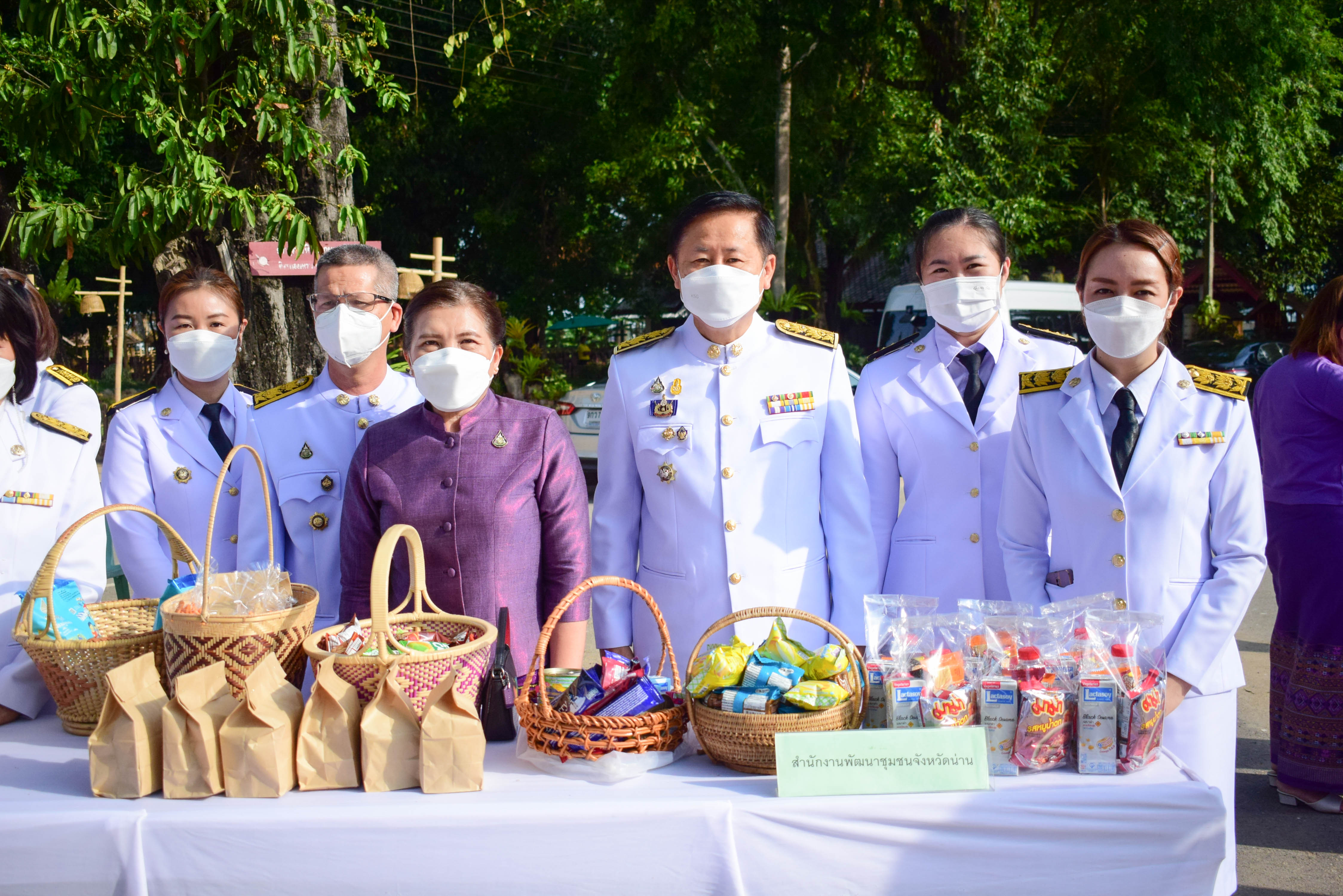 พช.น่าน : ร่วมพิธีทำบุญตักบาตร เฉลิมพระเกียรติ สมเด็จพระนางเจ้าฯ พระบรมราชินี เนื่องในวันเฉลิมพระชนมพรรษา 3 มิถุนายน 2566