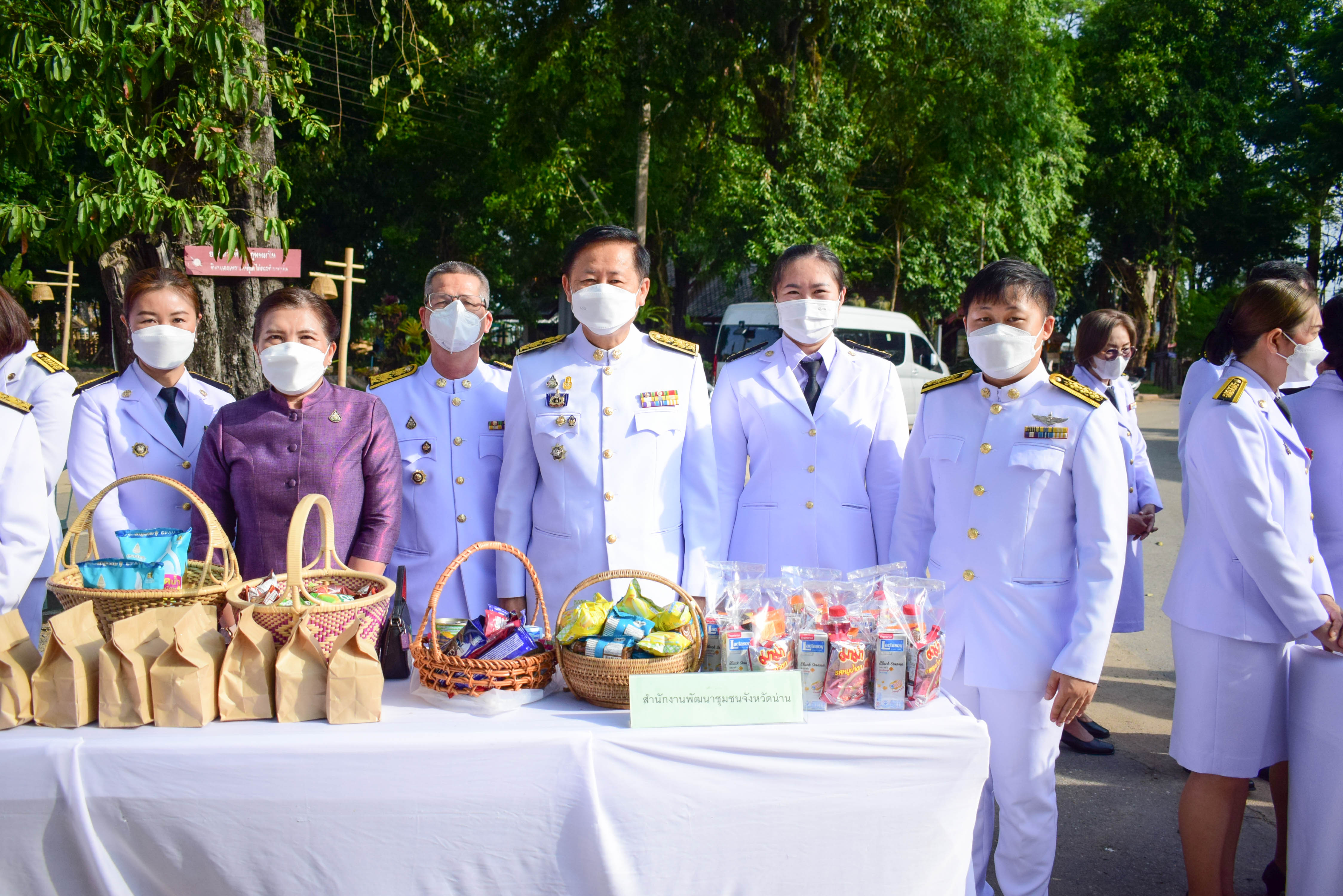 พช.น่าน : ร่วมพิธีทำบุญตักบาตร เฉลิมพระเกียรติ สมเด็จพระนางเจ้าฯ พระบรมราชินี เนื่องในวันเฉลิมพระชนมพรรษา 3 มิถุนายน 2566