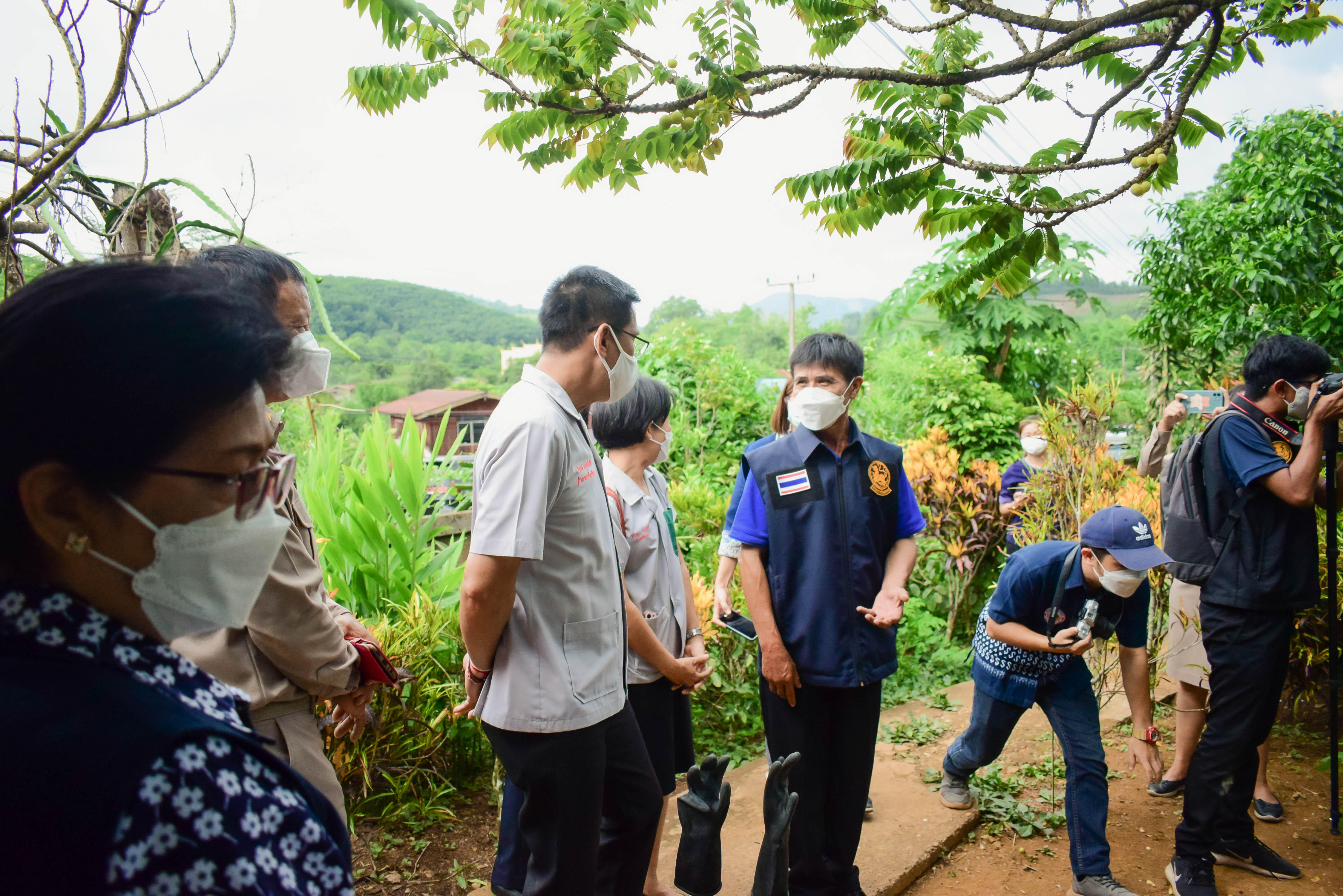 พช.น่าน : ผู้ว่าราชการจังหวัดน่าน เยี่ยมเยือนครัวเรือนต้นแบบการปลูกผักสวนครัวเพื่อสร้างความมั่นคงทางอาหาร ในพื้นที่อำเภอนาหมื่น จังหวัดน่าน