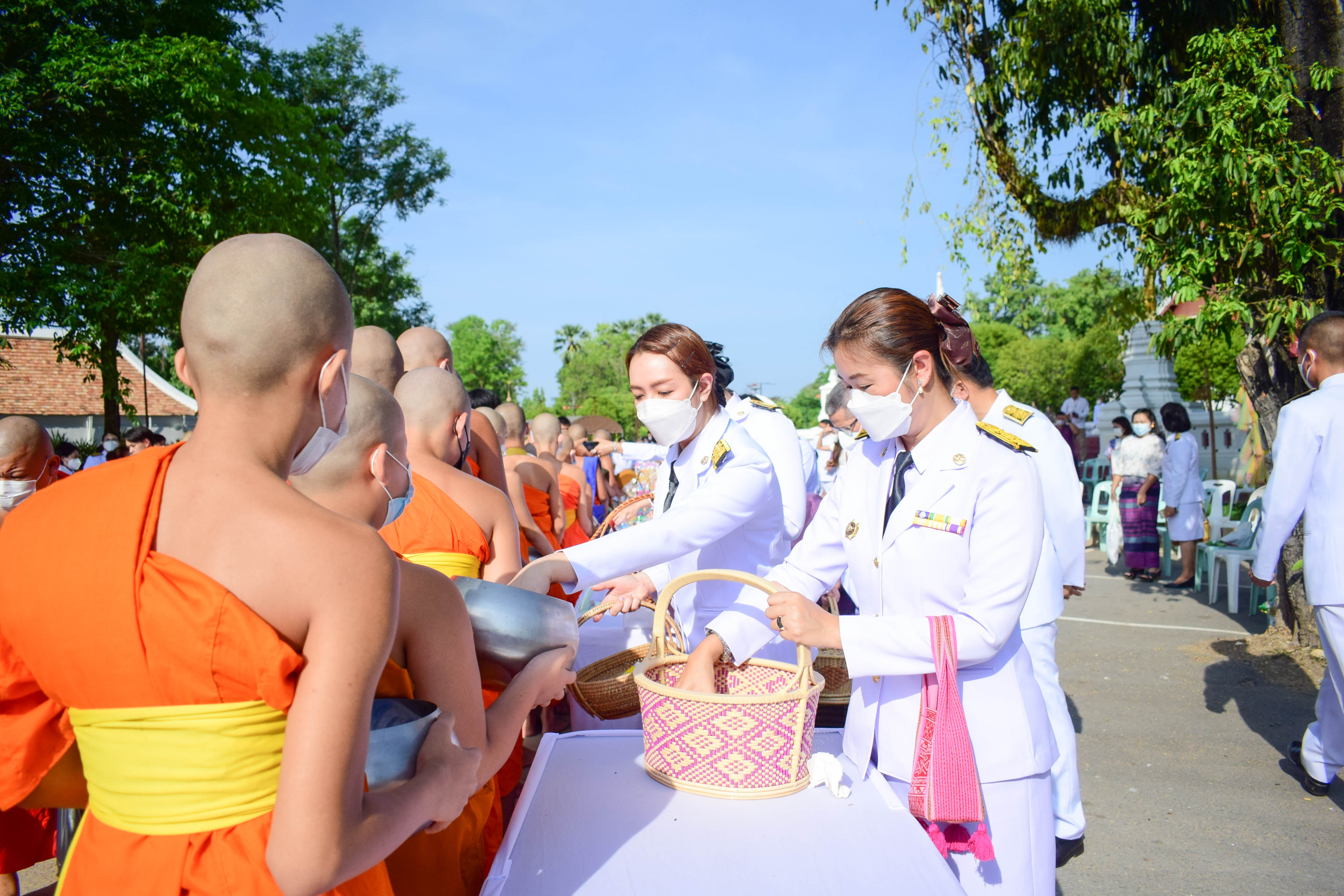 พช.น่าน : ร่วมพิธีทำบุญตักบาตร เฉลิมพระเกียรติ สมเด็จพระนางเจ้าฯ พระบรมราชินี เนื่องในวันเฉลิมพระชนมพรรษา 3 มิถุนายน 2566