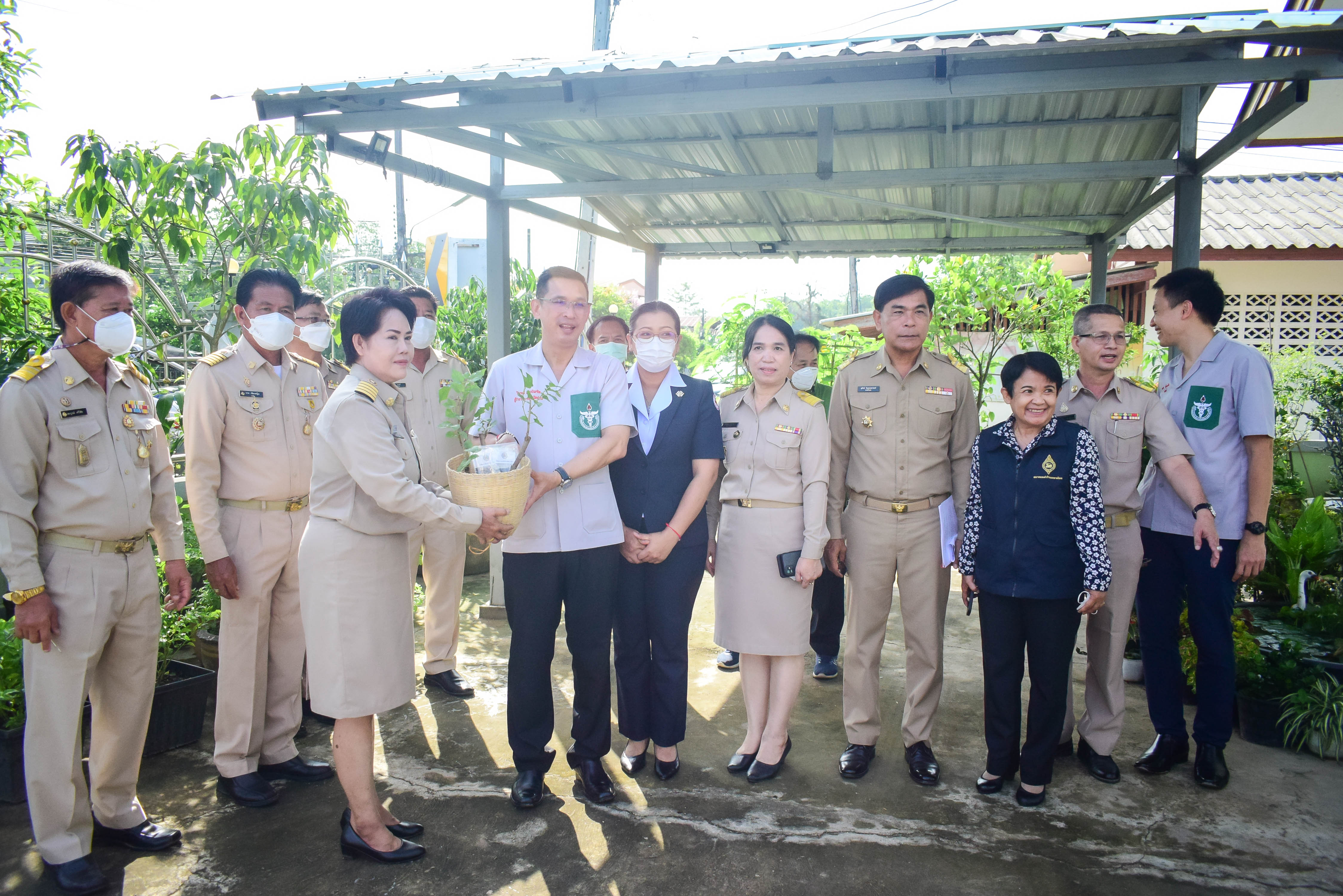 ผู้ว่าราชการจังหวัดน่าน ติดตามการดำเนินงานปลูกผักสวนครัวเพื่อสร้างความมั่นคงทางอาหาร พื้นที่ อ.ท่าวังผา จ.น่าน