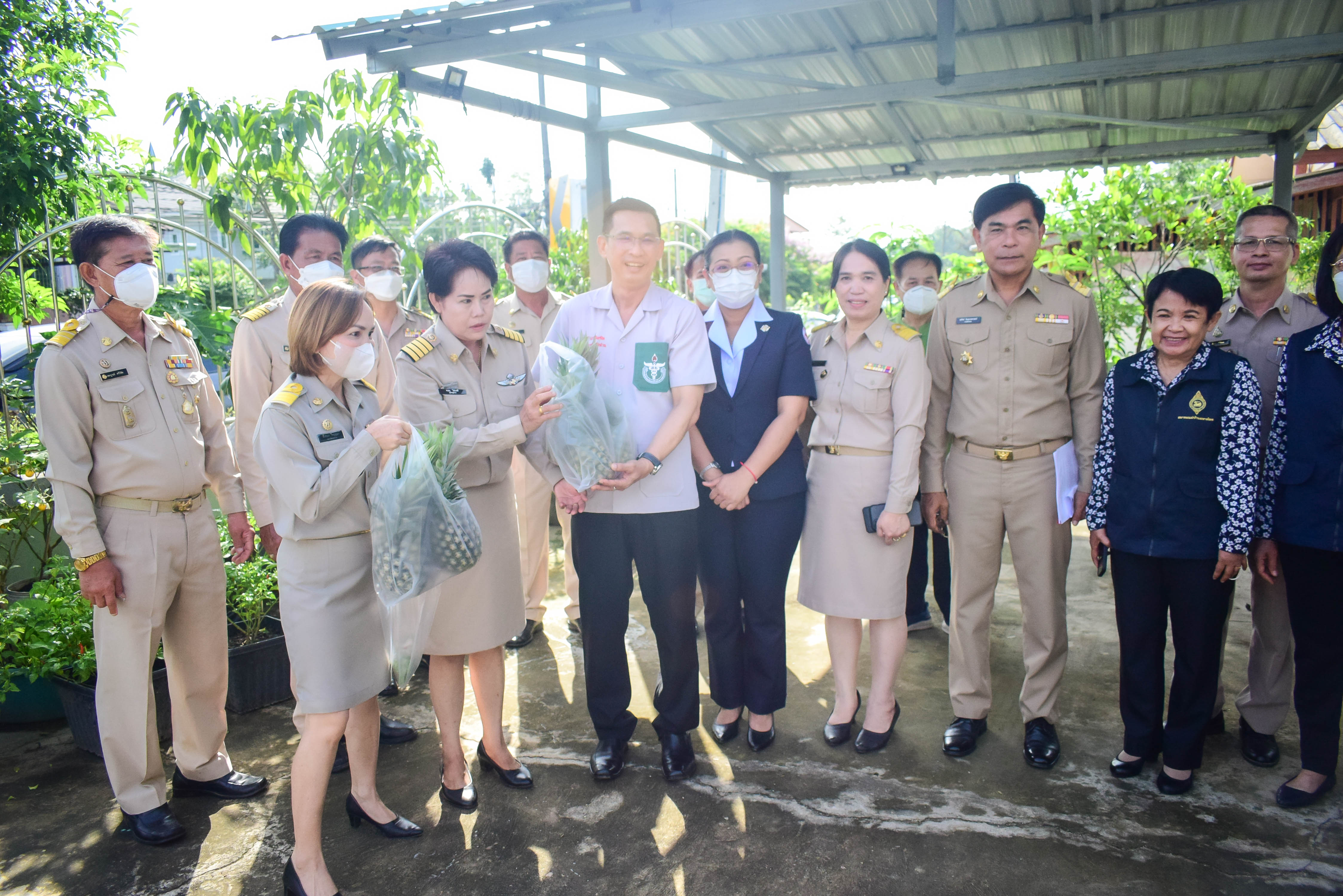 ผู้ว่าราชการจังหวัดน่าน ติดตามการดำเนินงานปลูกผักสวนครัวเพื่อสร้างความมั่นคงทางอาหาร พื้นที่ อ.ท่าวังผา จ.น่าน