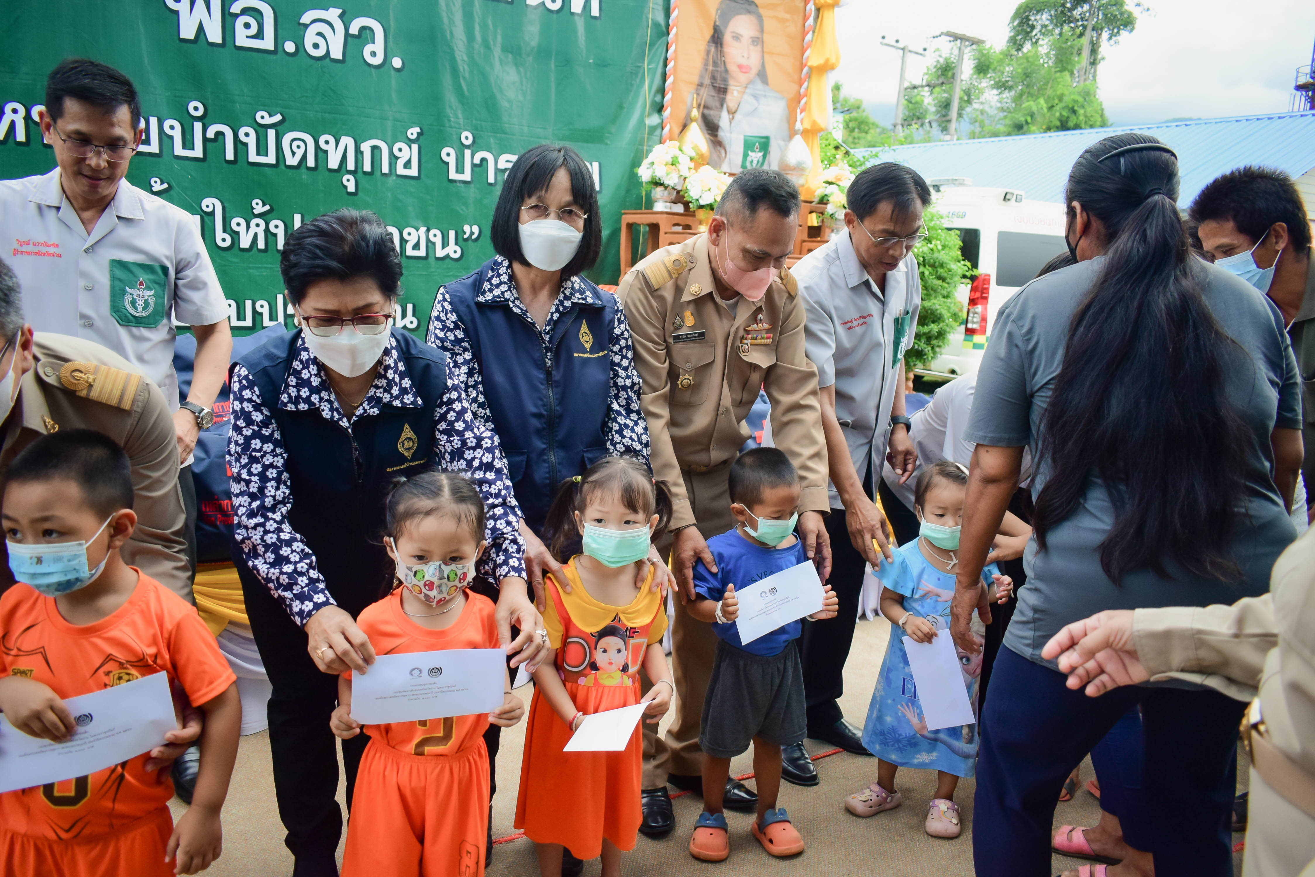 พช.น่าน : ร่วมกิจกรรมหน่วยแพทย์เคลื่อนที่ พอ.สว. และการหน่วยบำบัดทุกข์บำรุงสุขสร้างรอยยิ้มให้ประชาชน อำเภอนาหมื่น จังหวัดน่าน