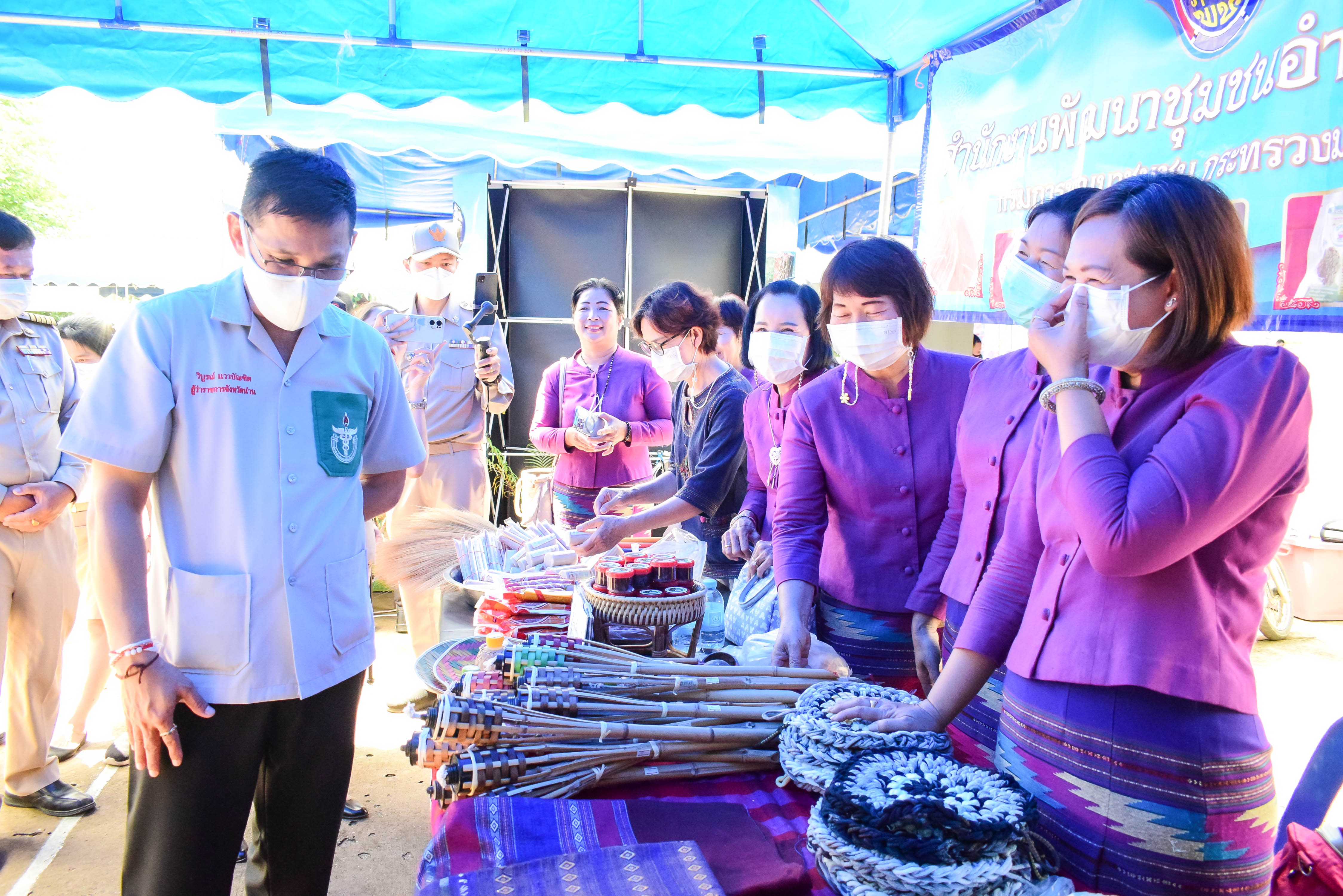 พช.น่าน : ร่วมกิจกรรมหน่วยแพทย์เคลื่อนที่ พอ.สว. และการหน่วยบำบัดทุกข์บำรุงสุขสร้างรอยยิ้มให้ประชาชน อำเภอท่าวังผา จังหวัดน่าน