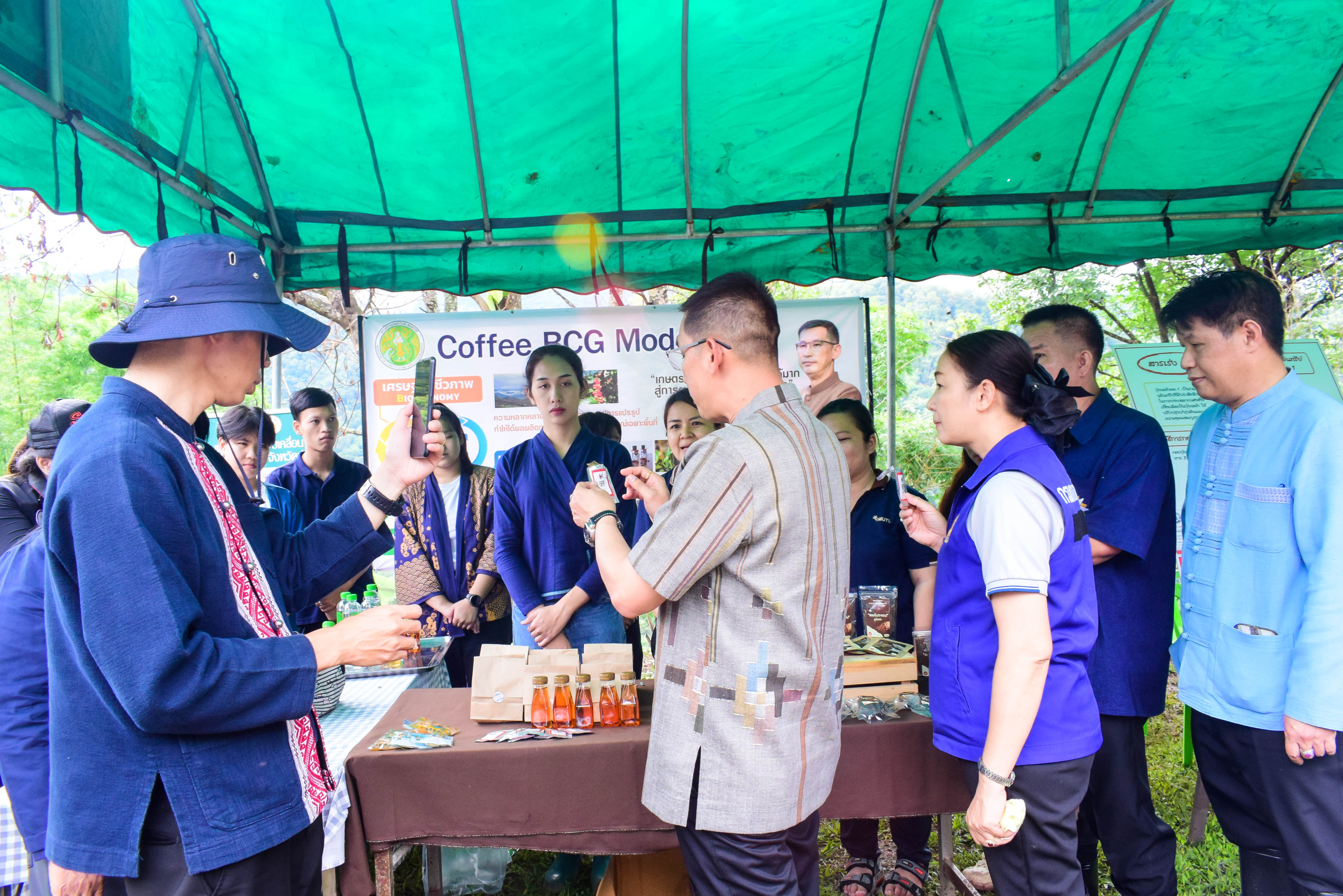 จังหวัดน่านจัดพิธีเปิดกิจกรรม Kick Off “ปลูกกาแฟเพื่อเป็นแหล่งผลิตกาแฟคุณภาพดี” เพื่อเป็นแหล่งผลิตกาแฟคุณภาพดี” ภายใต้นโยบาย BCG Model เพื่อสร้างการรับรู้ และประชาสัมพันธ์แหล่งผลิตกาแฟคุณภาพดีของจังหวัดน่าน