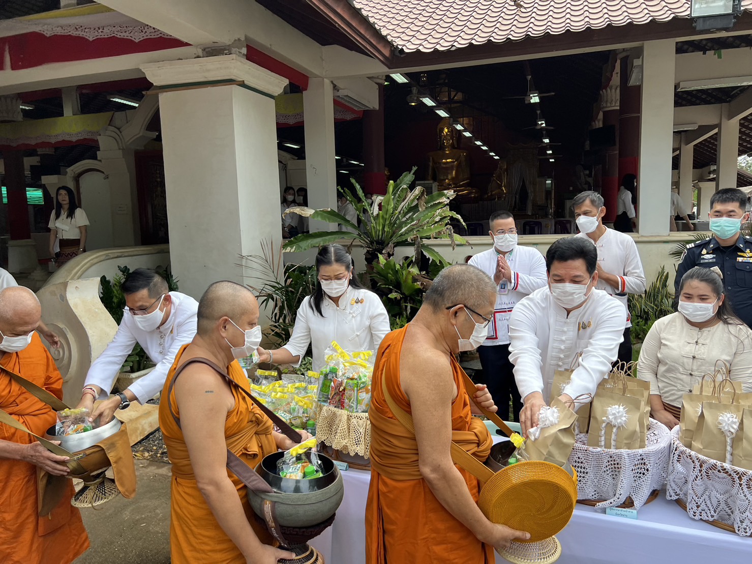 #พช.น่าน# ร่วมพิธีทำบุญตักบาตรถวายพระกุศล  เนื่องในงานฉลองพระชนมายุ 8 รอบ สมเด็จพระอริยวงศาคตญาน สมเด็จพระสังฆราช สกลมหาสังฆปริณายก