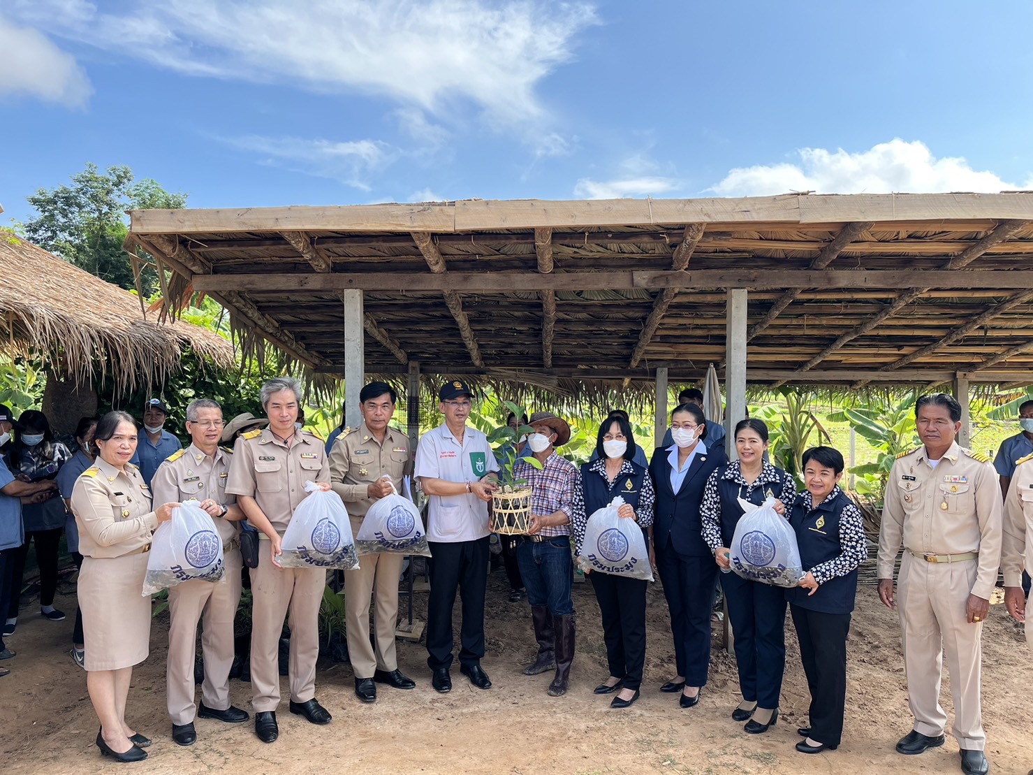 ผู้ว่าราชการจังหวัดน่าน เยี่ยมศูนย์เรียนรู้ โคก หนอง นา พัฒนาชุมชน อ.ท่าวังผา จ.น่าน