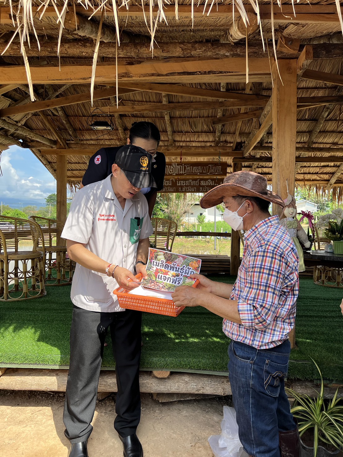 ผู้ว่าราชการจังหวัดน่าน เยี่ยมศูนย์เรียนรู้ โคก หนอง นา พัฒนาชุมชน อ.ท่าวังผา จ.น่าน