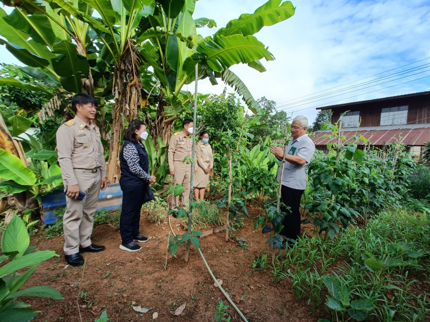 #พช.น่าน#รองผู้ว่าราชการจังหวัดน่าน ลงพื้นที่ติดตามการดำเนินกิจกรรมพัฒนาชุมชน และเยี่ยมบ้านครัวเรือนยากจน พื้นที่อำเภอสองแคว จังหวัดน่าน