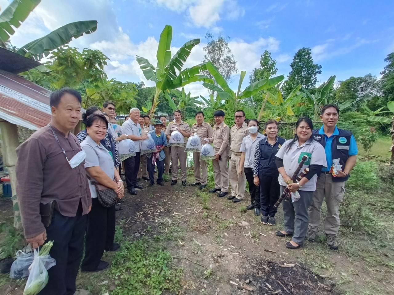 #พช.น่าน#รองผู้ว่าราชการจังหวัดน่าน ลงพื้นที่ติดตามการดำเนินกิจกรรมพัฒนาชุมชน และเยี่ยมบ้านครัวเรือนยากจน พื้นที่อำเภอสองแคว จังหวัดน่าน