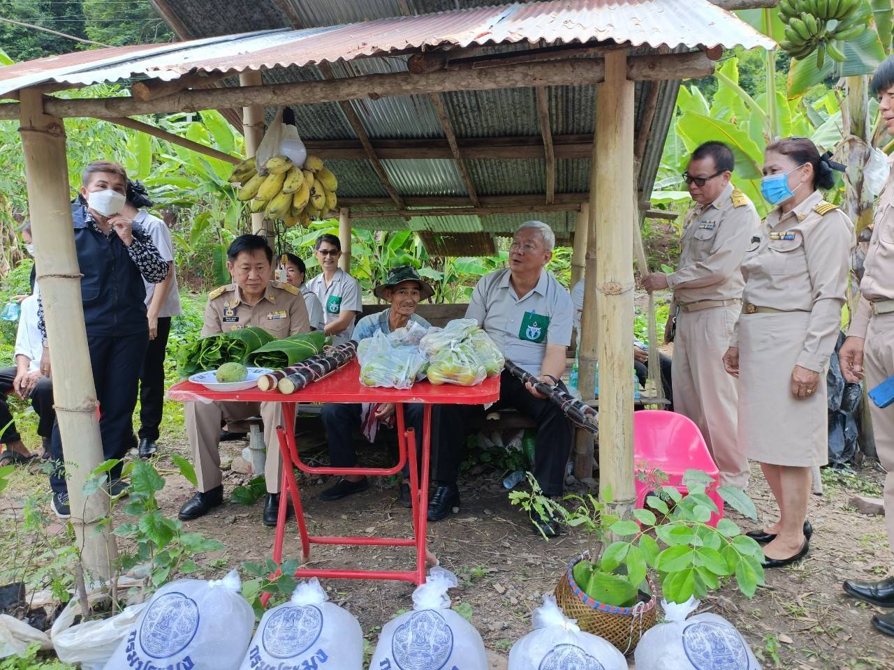 #พช.น่าน#รองผู้ว่าราชการจังหวัดน่าน ลงพื้นที่ติดตามการดำเนินกิจกรรมพัฒนาชุมชน และเยี่ยมบ้านครัวเรือนยากจน พื้นที่อำเภอสองแคว จังหวัดน่าน