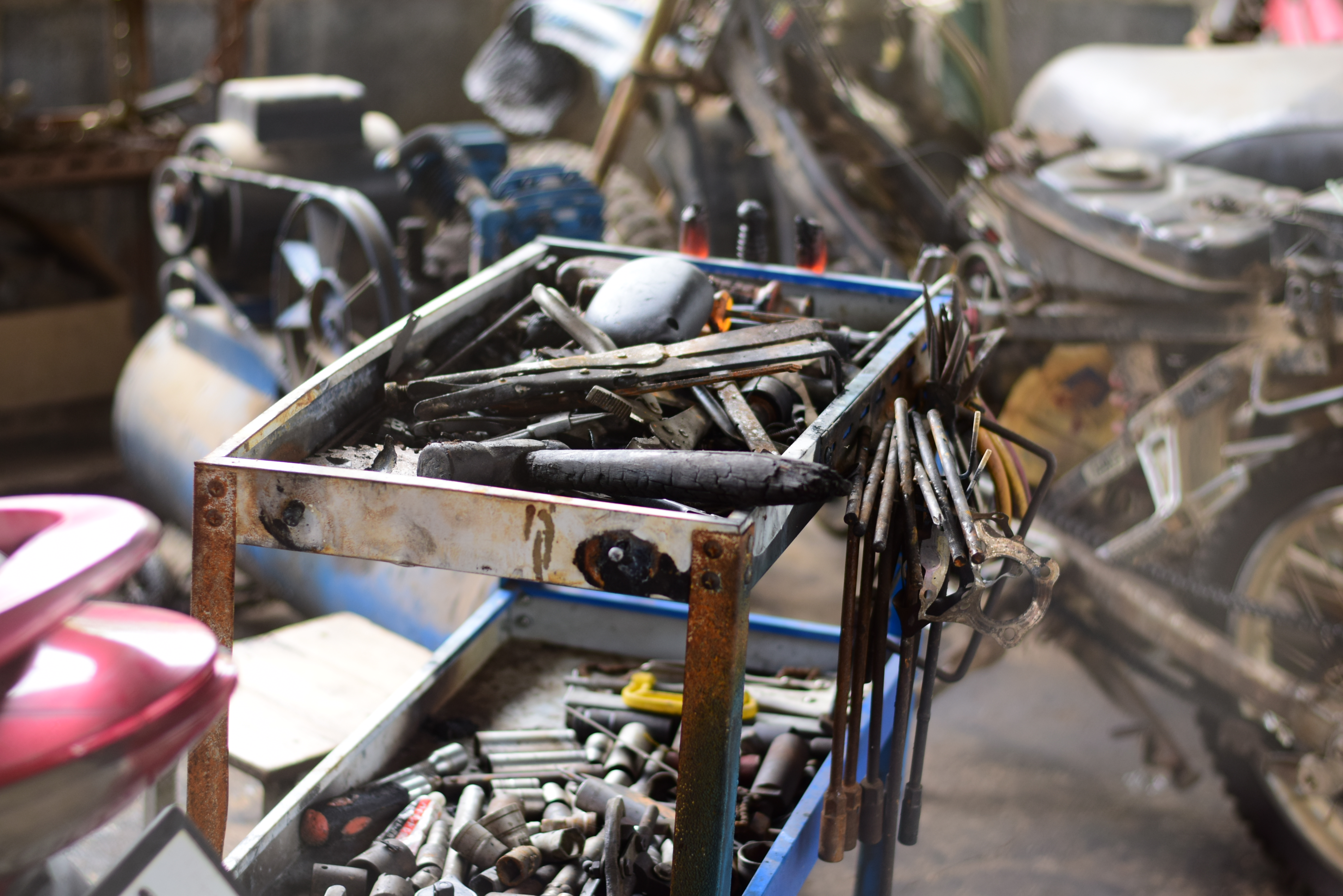 พช.น่าน มอบถุงยังชีพให้กำลังใจ ผู้นำ อช. อำเภอแม่จริม เหตุไฟไหม้ร้านซ่อมมอเตอร์ไชค์