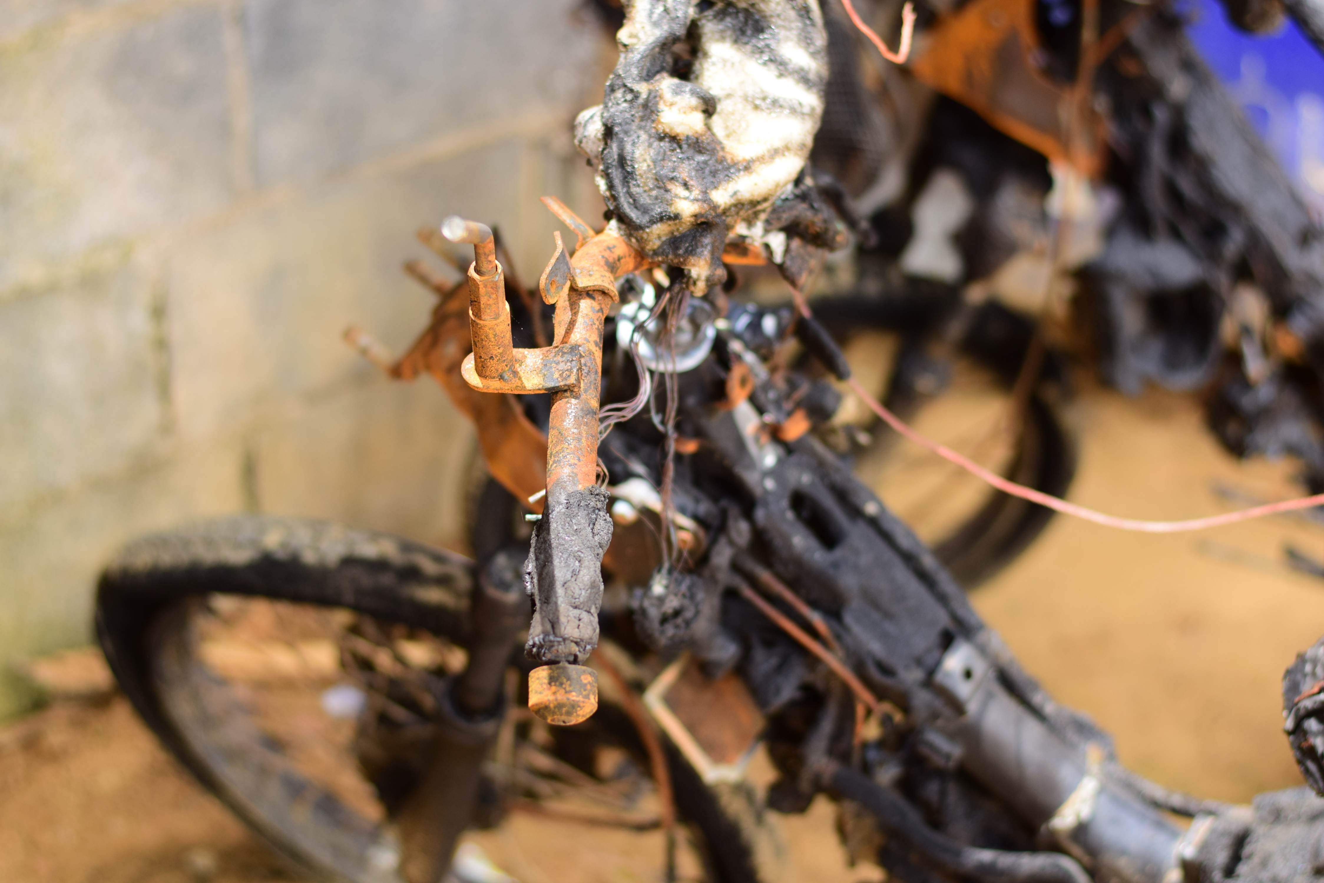 พช.น่าน มอบถุงยังชีพให้กำลังใจ ผู้นำ อช. อำเภอแม่จริม เหตุไฟไหม้ร้านซ่อมมอเตอร์ไชค์