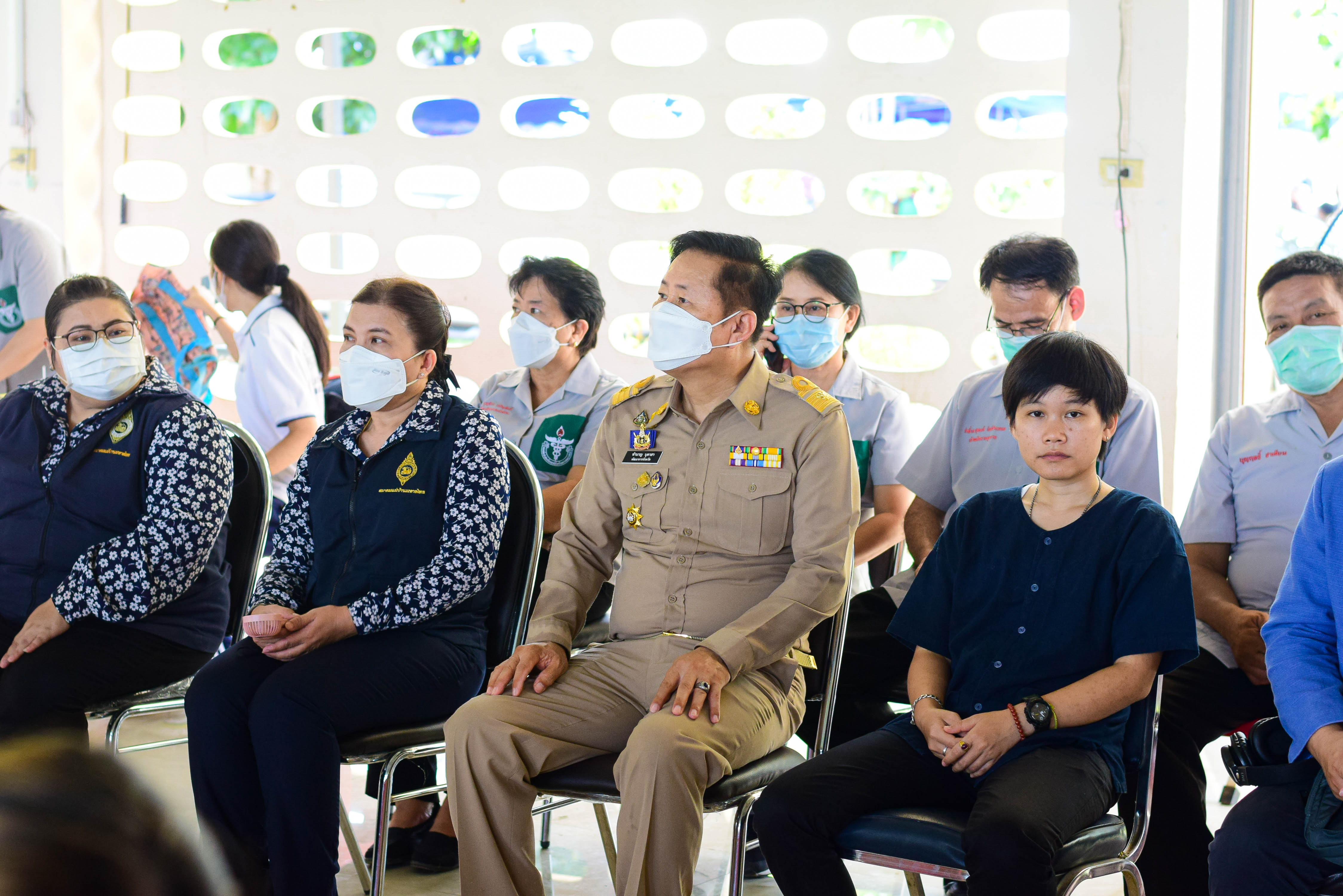 พช.น่าน : ร่วมกิจกรรมหน่วยแพทย์เคลื่อนที่ พอ.สว. และการหน่วยบำบัดทุกข์บำรุงสุขสร้างรอยยิ้มให้ประชาชน อำเภอสองแคว จังหวัดน่าน