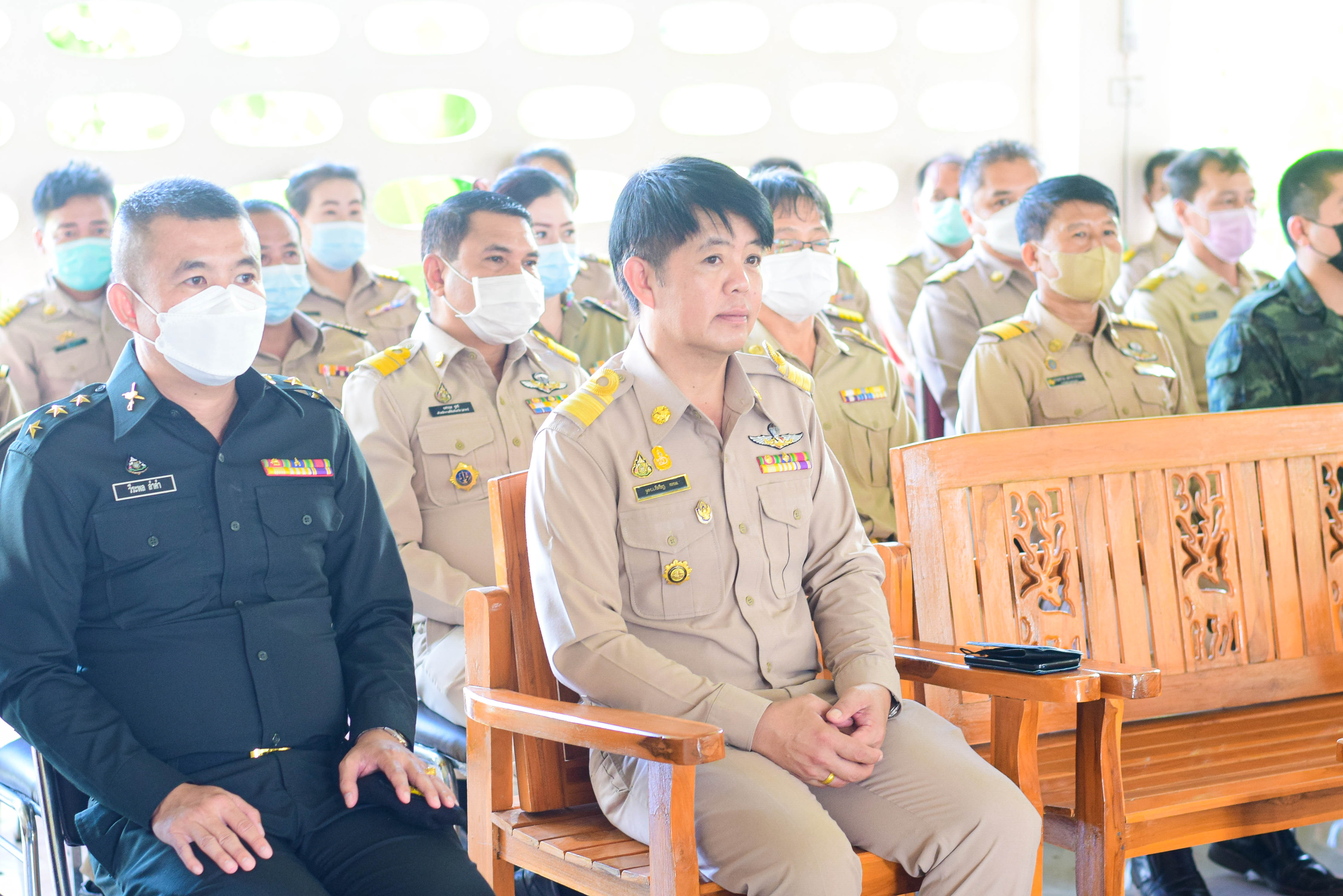 พช.น่าน : ร่วมกิจกรรมหน่วยแพทย์เคลื่อนที่ พอ.สว. และการหน่วยบำบัดทุกข์บำรุงสุขสร้างรอยยิ้มให้ประชาชน อำเภอสองแคว จังหวัดน่าน