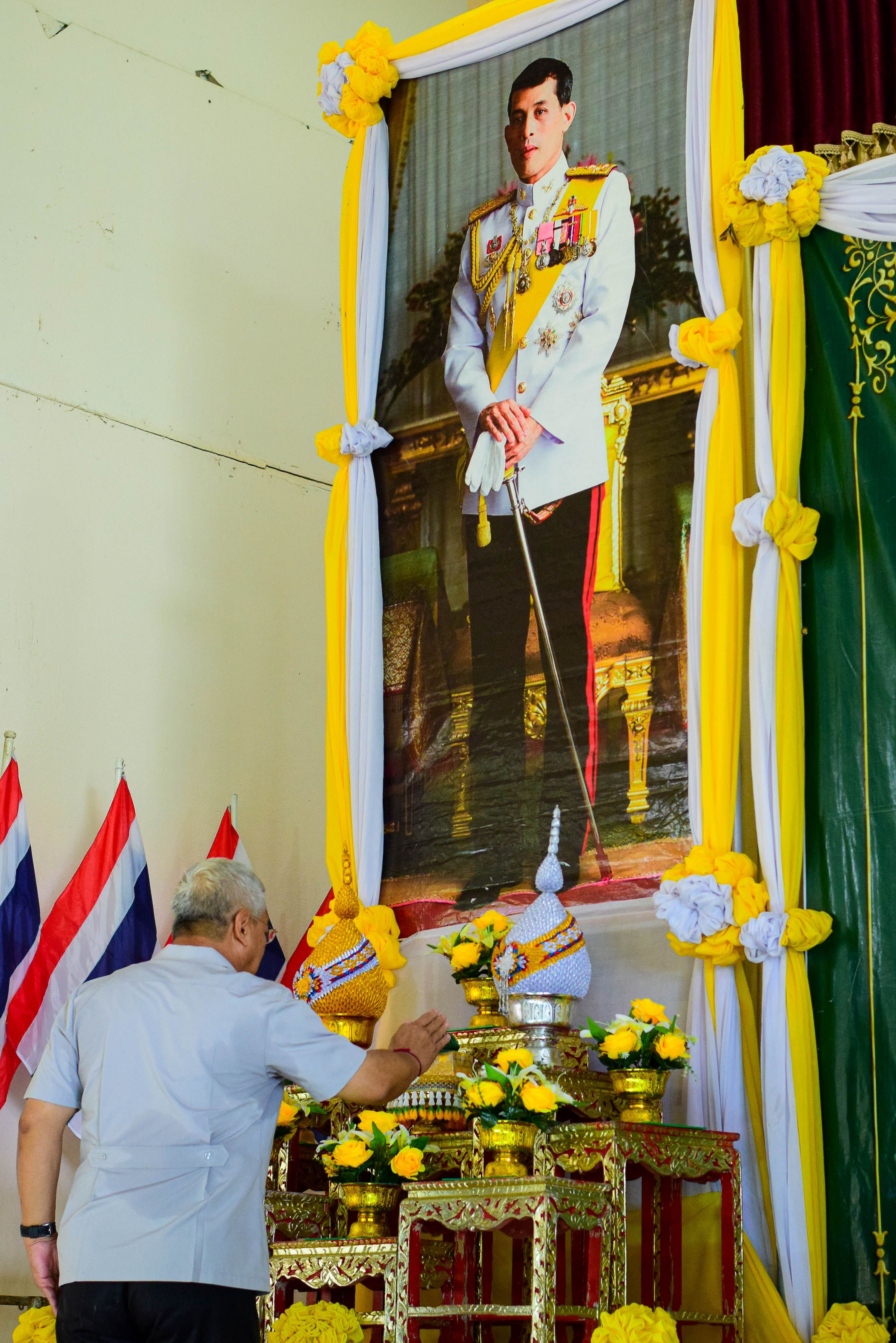 พช.น่าน : ร่วมกิจกรรมหน่วยแพทย์เคลื่อนที่ พอ.สว. และการหน่วยบำบัดทุกข์บำรุงสุขสร้างรอยยิ้มให้ประชาชน อำเภอสองแคว จังหวัดน่าน