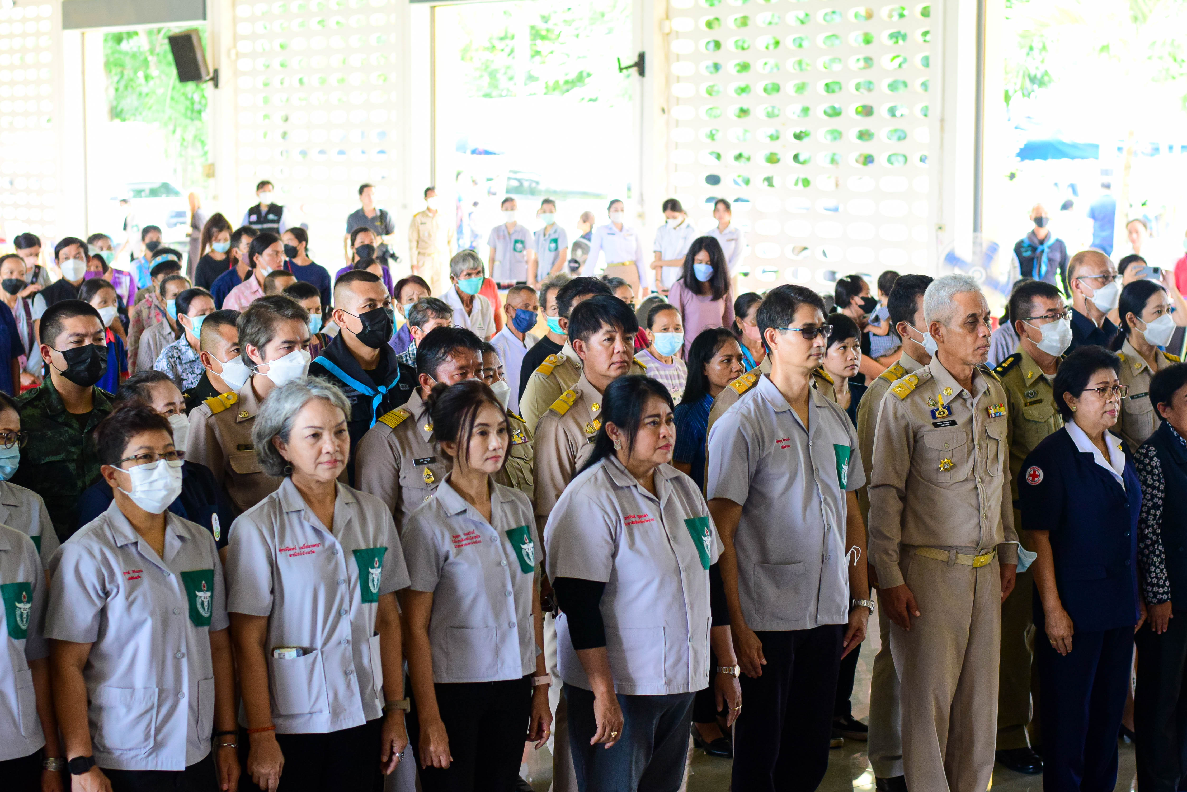 พช.น่าน : ร่วมกิจกรรมหน่วยแพทย์เคลื่อนที่ พอ.สว. และการหน่วยบำบัดทุกข์บำรุงสุขสร้างรอยยิ้มให้ประชาชน อำเภอสองแคว จังหวัดน่าน