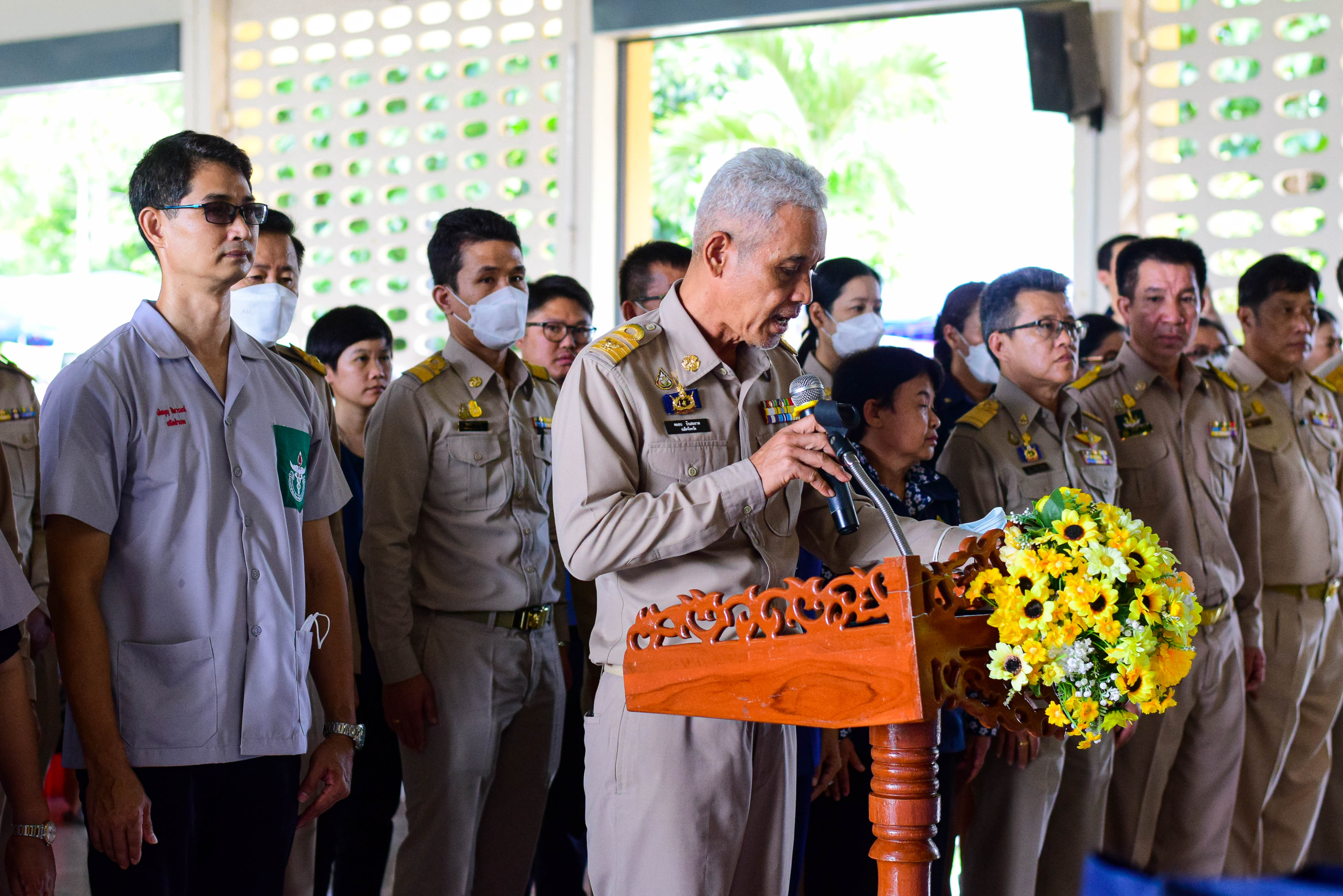 พช.น่าน : ร่วมกิจกรรมหน่วยแพทย์เคลื่อนที่ พอ.สว. และการหน่วยบำบัดทุกข์บำรุงสุขสร้างรอยยิ้มให้ประชาชน อำเภอสองแคว จังหวัดน่าน