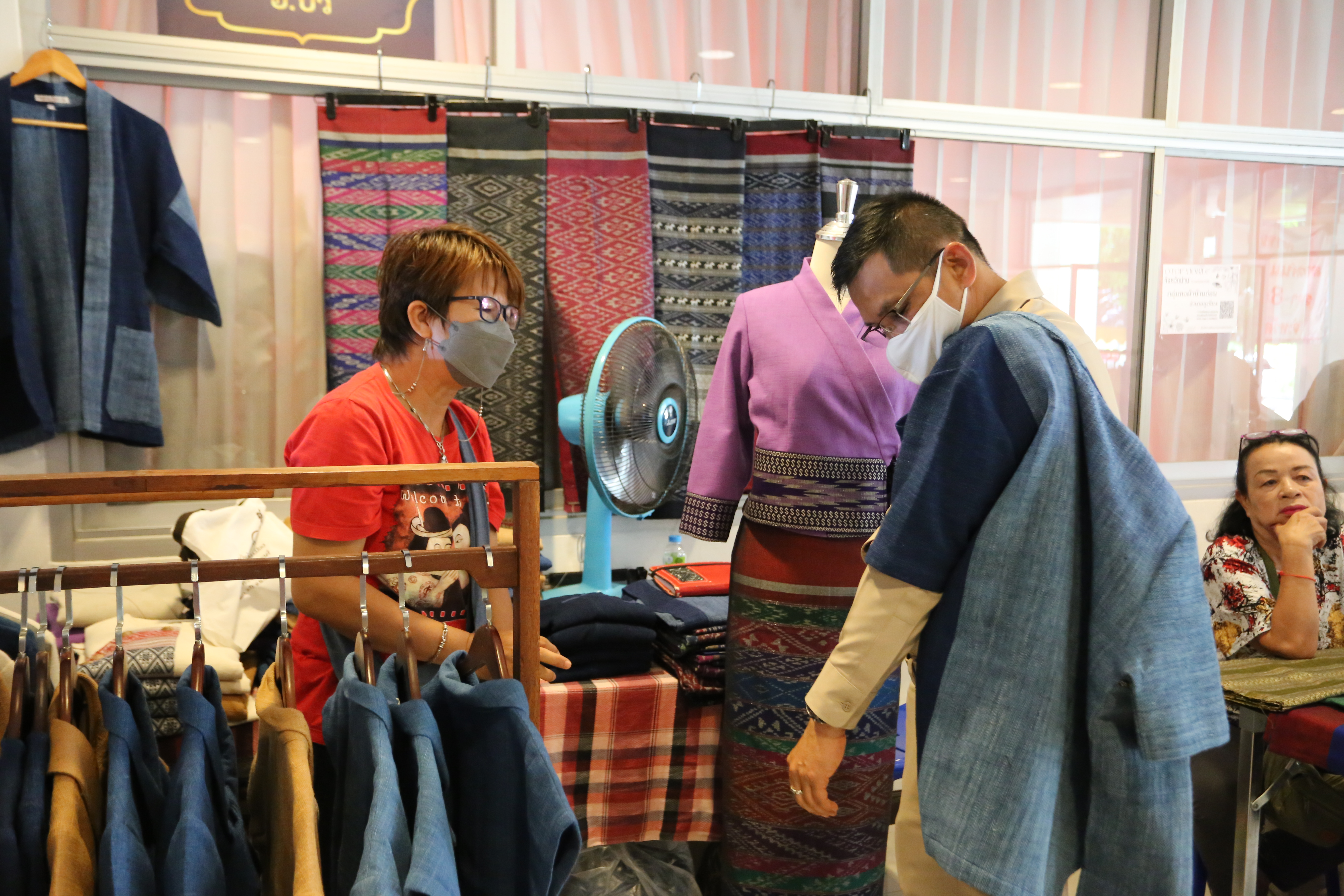 พช.น่าน : จัดกิจกรรม OTOP Mobile ประจำเดือน กรกฎาคม 2566