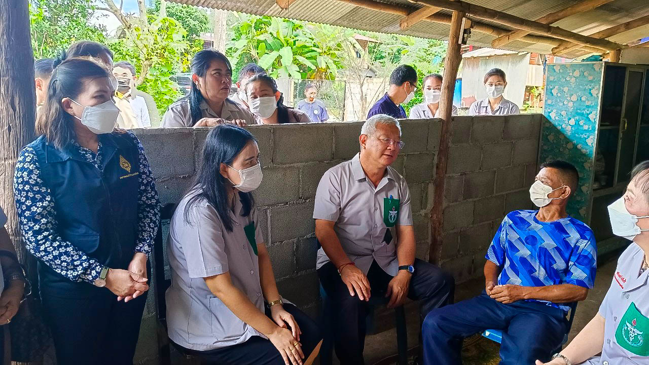 #พช.น่าน#รองผู้ว่าราชการจังหวัดน่าน ลงพื้นที่ติดตามการดำเนินกิจกรรมพัฒนาชุมชน และเยี่ยมบ้านครัวเรือนยากจน พื้นที่อำเภอสองแคว จังหวัดน่าน