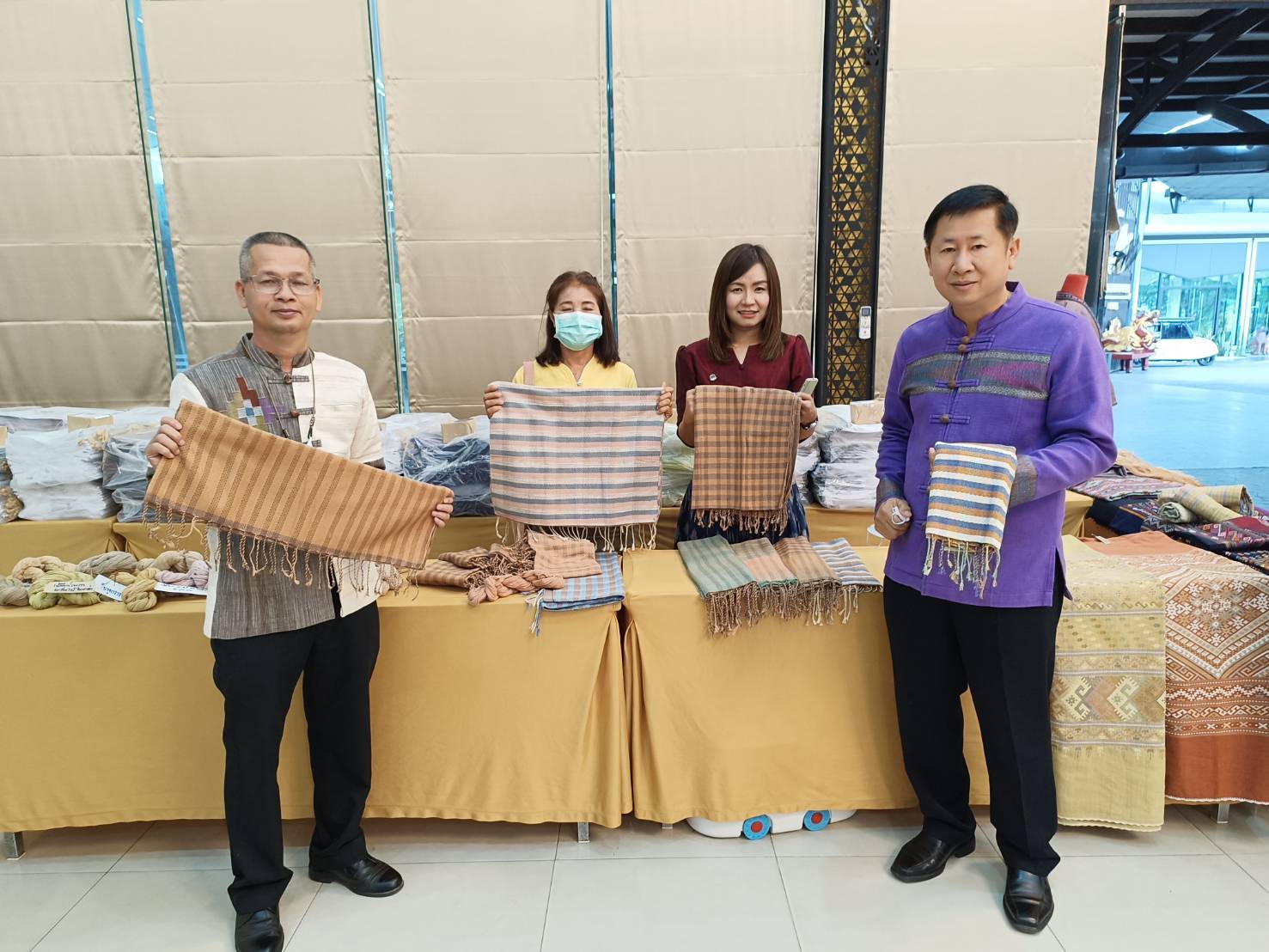 พช.น่าน : ดำเนินการพิจารณาคัดเลือกสุดยอดผลิตภัณฑ์ OTOP ตามโครงการส่งเสริมกระบวนการเครือข่ายองค์ความรู้ (Knowledge-Based OTOP : KBO) กิจกรรมที่ 2 พัฒนาผลิตภัณฑ์ OTOP โดยเครือข่ายองค์ความรู้ KBO จังหวัด ประจำปี พ.ศ.2566