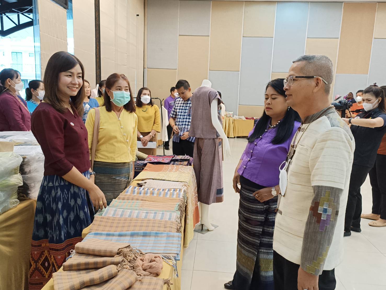 พช.น่าน : ดำเนินการพิจารณาคัดเลือกสุดยอดผลิตภัณฑ์ OTOP ตามโครงการส่งเสริมกระบวนการเครือข่ายองค์ความรู้ (Knowledge-Based OTOP : KBO) กิจกรรมที่ 2 พัฒนาผลิตภัณฑ์ OTOP โดยเครือข่ายองค์ความรู้ KBO จังหวัด ประจำปี พ.ศ.2566