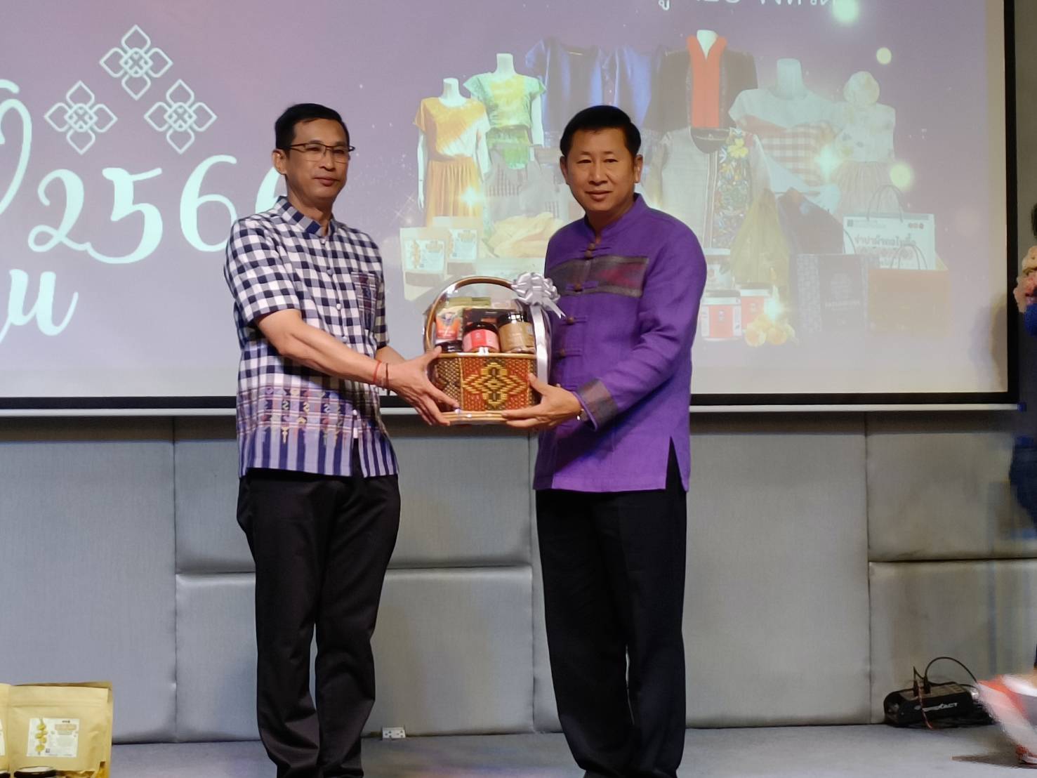 พช.น่าน : ดำเนินการพิจารณาคัดเลือกสุดยอดผลิตภัณฑ์ OTOP ตามโครงการส่งเสริมกระบวนการเครือข่ายองค์ความรู้ (Knowledge-Based OTOP : KBO) กิจกรรมที่ 2 พัฒนาผลิตภัณฑ์ OTOP โดยเครือข่ายองค์ความรู้ KBO จังหวัด ประจำปี พ.ศ.2566