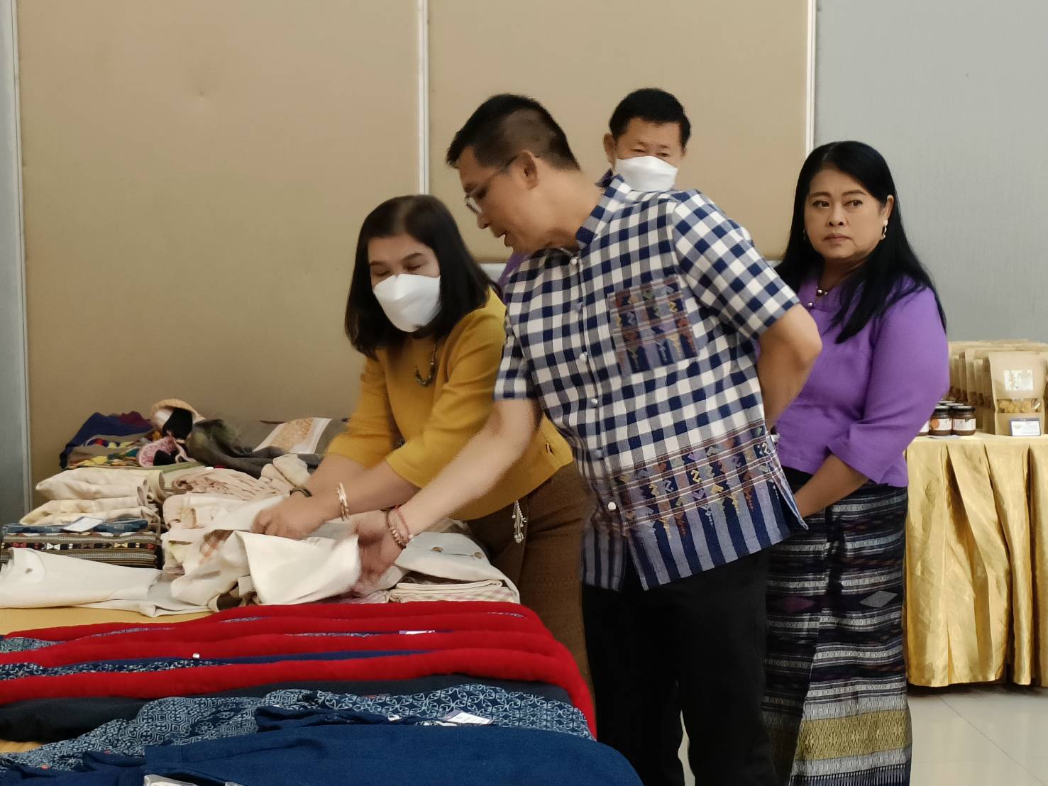 พช.น่าน : ดำเนินการพิจารณาคัดเลือกสุดยอดผลิตภัณฑ์ OTOP ตามโครงการส่งเสริมกระบวนการเครือข่ายองค์ความรู้ (Knowledge-Based OTOP : KBO) กิจกรรมที่ 2 พัฒนาผลิตภัณฑ์ OTOP โดยเครือข่ายองค์ความรู้ KBO จังหวัด ประจำปี พ.ศ.2566