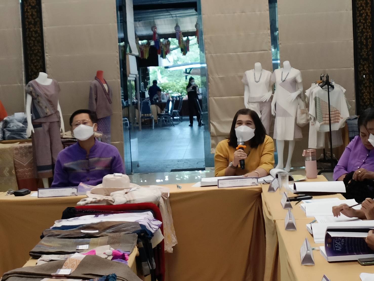 พช.น่าน : ดำเนินการพิจารณาคัดเลือกสุดยอดผลิตภัณฑ์ OTOP ตามโครงการส่งเสริมกระบวนการเครือข่ายองค์ความรู้ (Knowledge-Based OTOP : KBO) กิจกรรมที่ 2 พัฒนาผลิตภัณฑ์ OTOP โดยเครือข่ายองค์ความรู้ KBO จังหวัด ประจำปี พ.ศ.2566