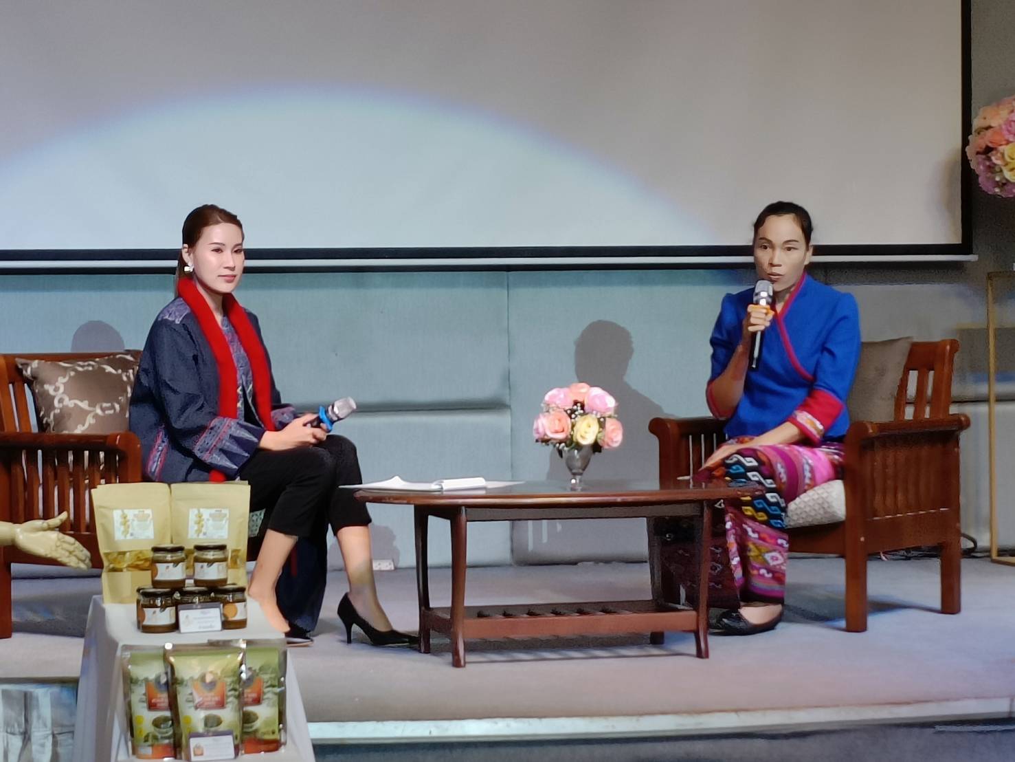 พช.น่าน : ดำเนินการพิจารณาคัดเลือกสุดยอดผลิตภัณฑ์ OTOP ตามโครงการส่งเสริมกระบวนการเครือข่ายองค์ความรู้ (Knowledge-Based OTOP : KBO) กิจกรรมที่ 2 พัฒนาผลิตภัณฑ์ OTOP โดยเครือข่ายองค์ความรู้ KBO จังหวัด ประจำปี พ.ศ.2566