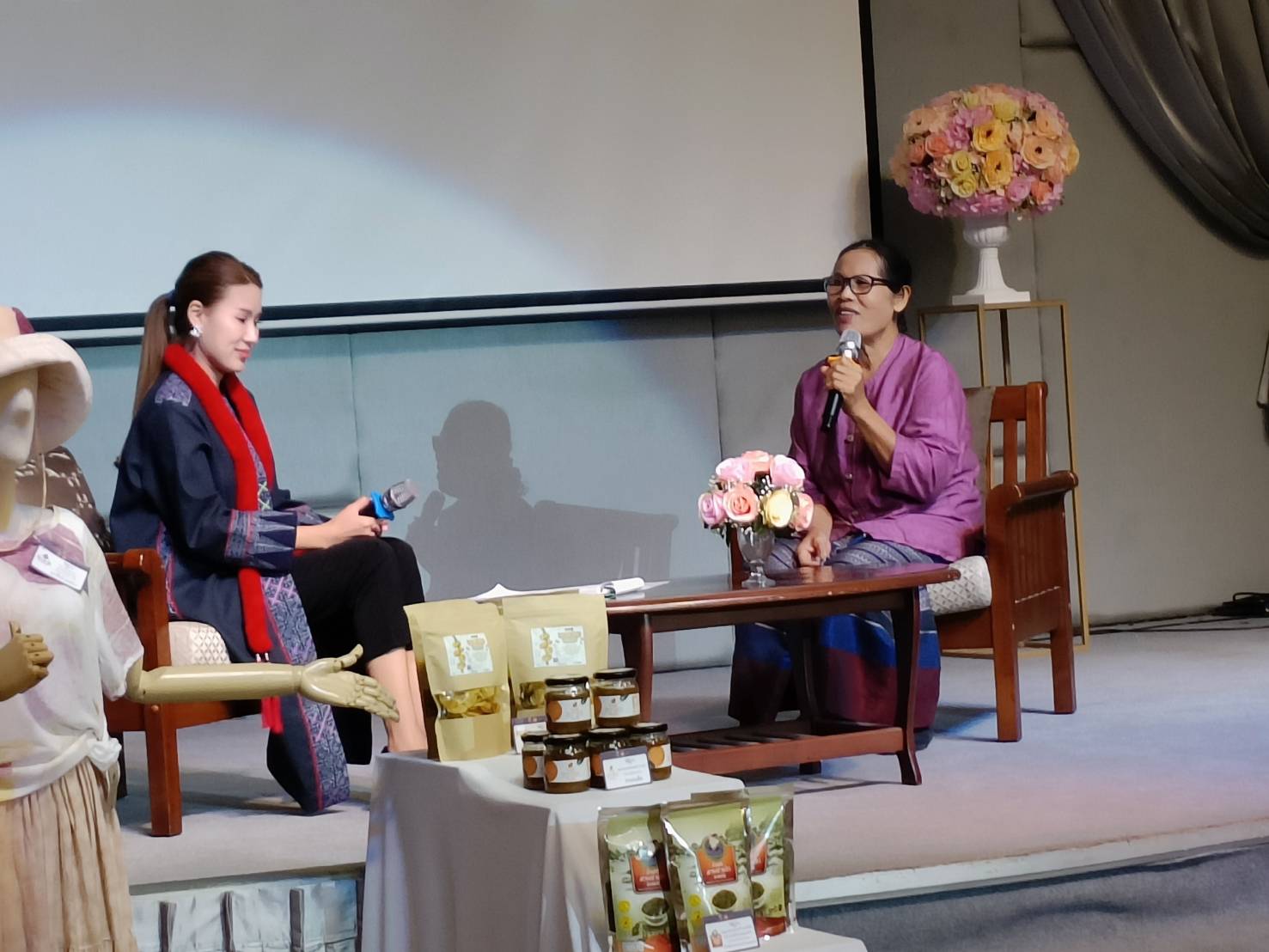 พช.น่าน : ดำเนินการพิจารณาคัดเลือกสุดยอดผลิตภัณฑ์ OTOP ตามโครงการส่งเสริมกระบวนการเครือข่ายองค์ความรู้ (Knowledge-Based OTOP : KBO) กิจกรรมที่ 2 พัฒนาผลิตภัณฑ์ OTOP โดยเครือข่ายองค์ความรู้ KBO จังหวัด ประจำปี พ.ศ.2566