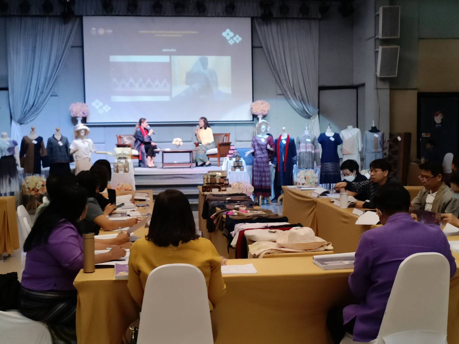 พช.น่าน : ดำเนินการพิจารณาคัดเลือกสุดยอดผลิตภัณฑ์ OTOP ตามโครงการส่งเสริมกระบวนการเครือข่ายองค์ความรู้ (Knowledge-Based OTOP : KBO) กิจกรรมที่ 2 พัฒนาผลิตภัณฑ์ OTOP โดยเครือข่ายองค์ความรู้ KBO จังหวัด ประจำปี พ.ศ.2566