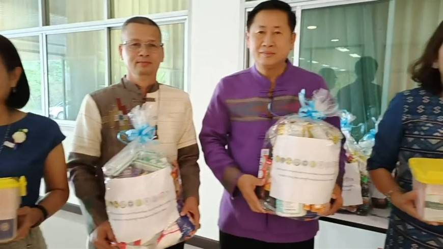 พช.น่าน : ศจพ.จ.น่าน มอบสิ่งของเครื่องอุปโภค/บริโภค แก่สำนักงานพัฒนาชุมชนอำเภอ เพื่อนำไปมอบแก่ครัวเรือนยากจน ที่ตกเกณฑ์ TPMAP