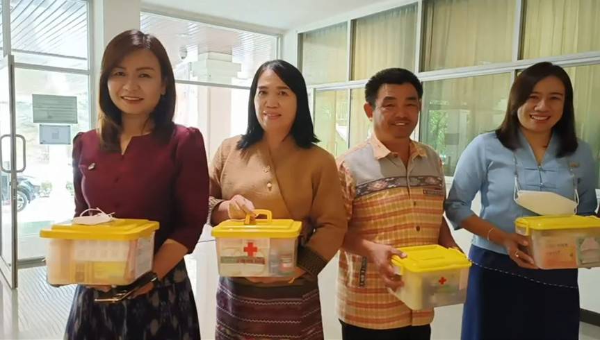 พช.น่าน : ศจพ.จ.น่าน มอบสิ่งของเครื่องอุปโภค/บริโภค แก่สำนักงานพัฒนาชุมชนอำเภอ เพื่อนำไปมอบแก่ครัวเรือนยากจน ที่ตกเกณฑ์ TPMAP