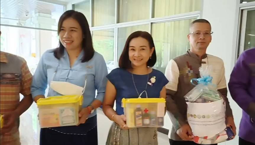 พช.น่าน : ศจพ.จ.น่าน มอบสิ่งของเครื่องอุปโภค/บริโภค แก่สำนักงานพัฒนาชุมชนอำเภอ เพื่อนำไปมอบแก่ครัวเรือนยากจน ที่ตกเกณฑ์ TPMAP