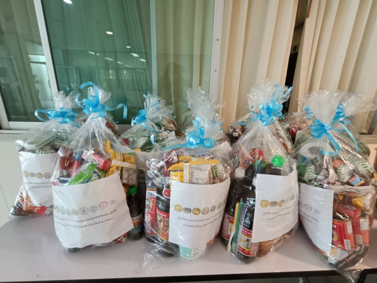 พช.น่าน : ศจพ.จ.น่าน มอบสิ่งของเครื่องอุปโภค/บริโภค แก่สำนักงานพัฒนาชุมชนอำเภอ เพื่อนำไปมอบแก่ครัวเรือนยากจน ที่ตกเกณฑ์ TPMAP