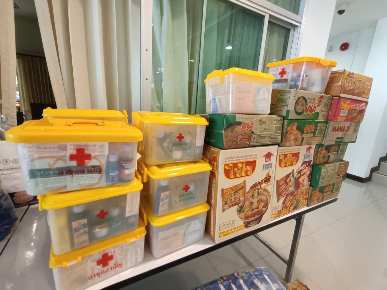 พช.น่าน : ศจพ.จ.น่าน มอบสิ่งของเครื่องอุปโภค/บริโภค แก่สำนักงานพัฒนาชุมชนอำเภอ เพื่อนำไปมอบแก่ครัวเรือนยากจน ที่ตกเกณฑ์ TPMAP