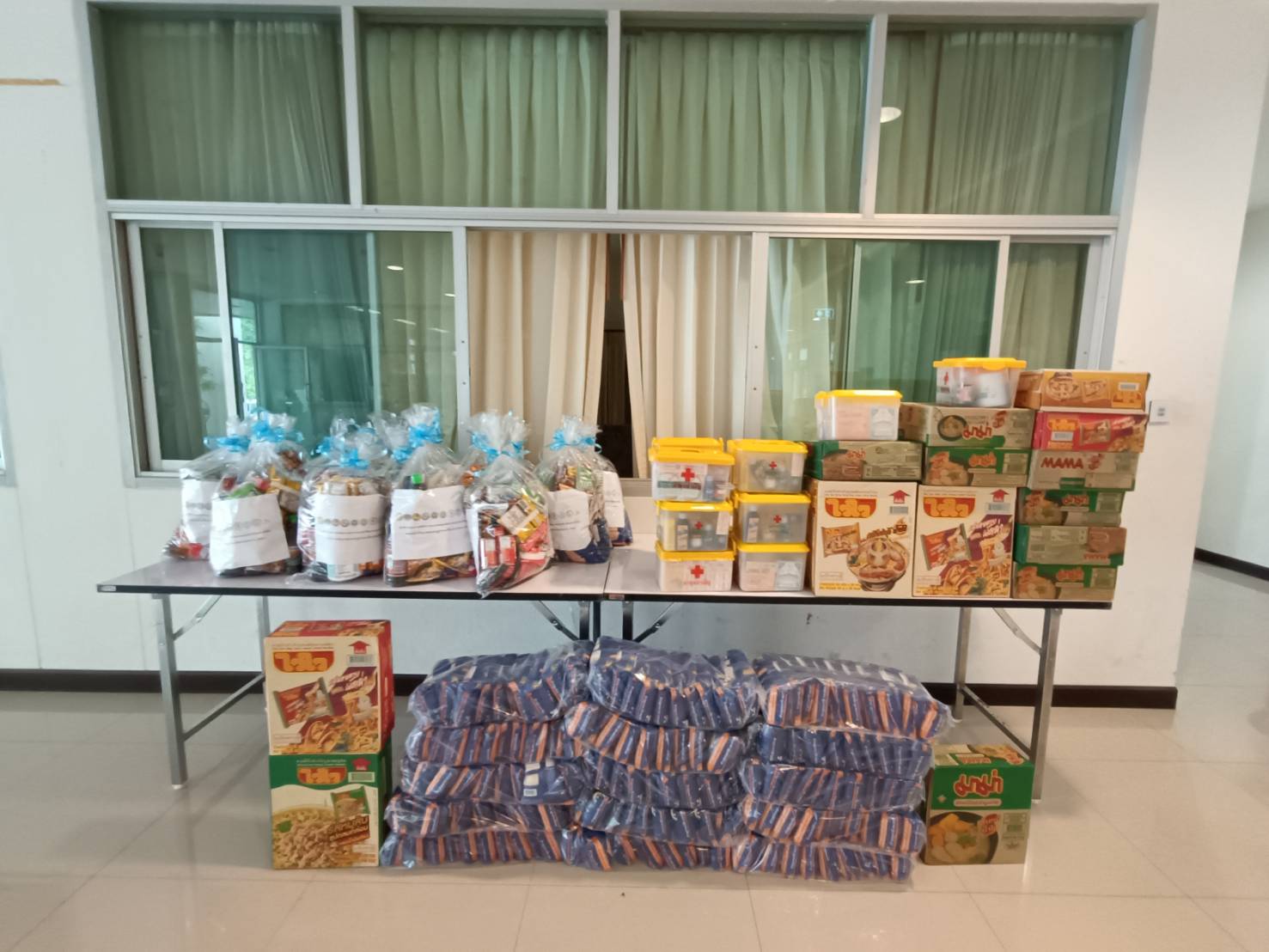 พช.น่าน : ศจพ.จ.น่าน มอบสิ่งของเครื่องอุปโภค/บริโภค แก่สำนักงานพัฒนาชุมชนอำเภอ เพื่อนำไปมอบแก่ครัวเรือนยากจน ที่ตกเกณฑ์ TPMAP