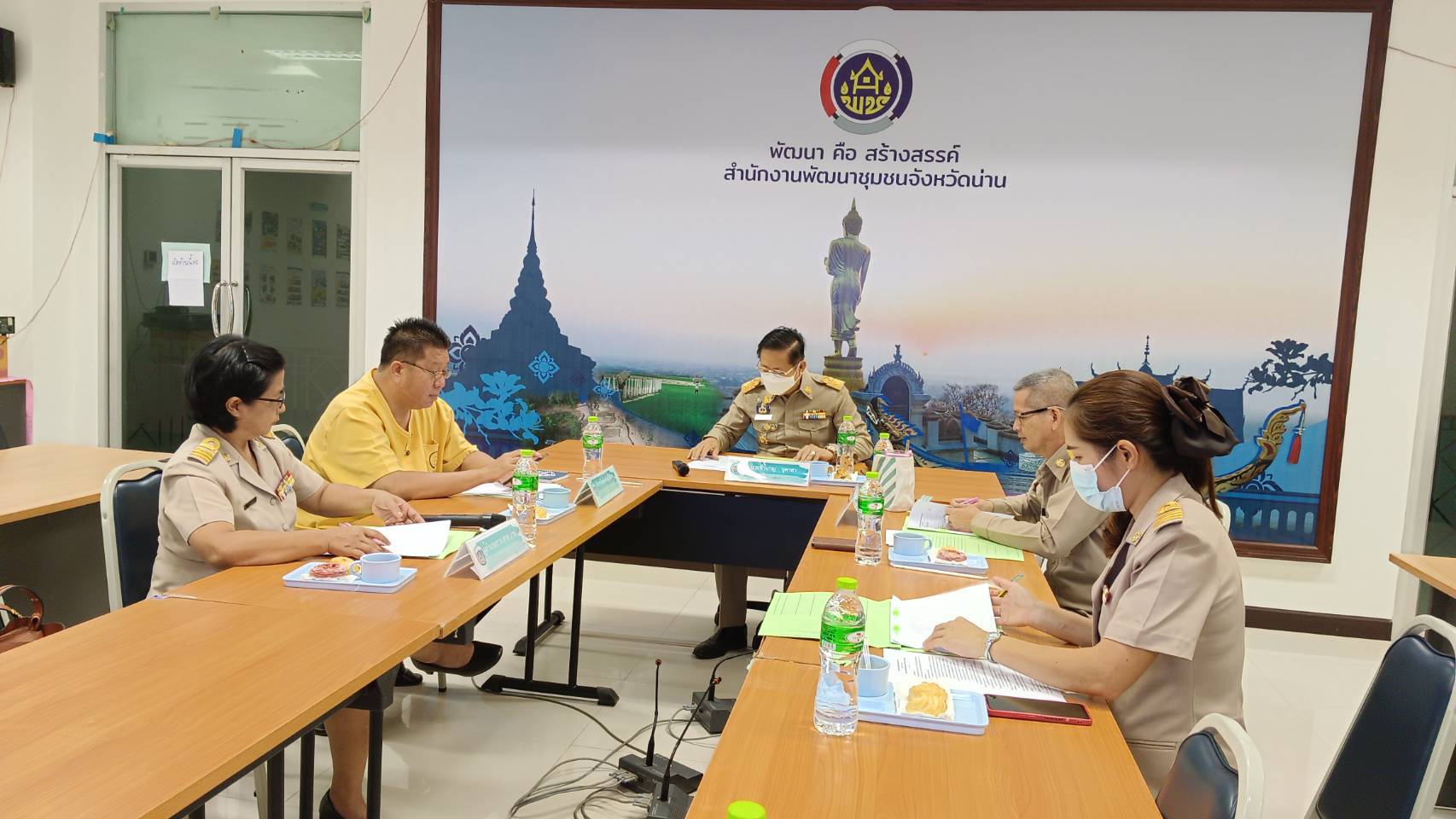 พช.น่าน : ประชุมพิจารณาคัดเลือกสื่อบทเรียนผลสำเร็จการขจัดความยากจนตามโครงการการสร้างนักขับเคลื่อนยุทธศาสตร์นำการเปลี่ยนแปลง ประจำปีงบประมาณ พ.ศ.2566