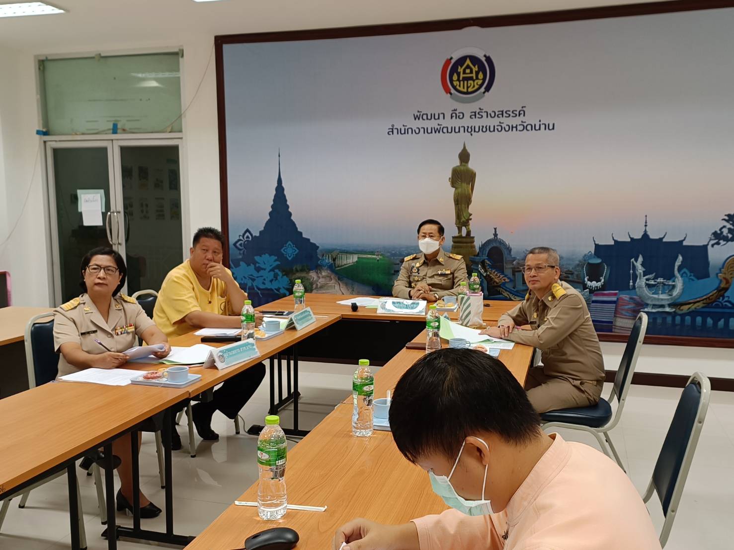 พช.น่าน : ประชุมพิจารณาคัดเลือกสื่อบทเรียนผลสำเร็จการขจัดความยากจนตามโครงการการสร้างนักขับเคลื่อนยุทธศาสตร์นำการเปลี่ยนแปลง ประจำปีงบประมาณ พ.ศ.2566