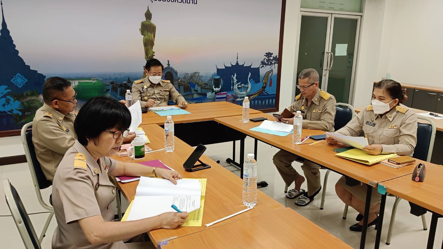 พช.น่าน : ประชุมพิจารณาคัดเลือกวีดิทัศน์ “เส้นทางนี้มีผล ผู้คนรักกัน” ระดับจังหวัด