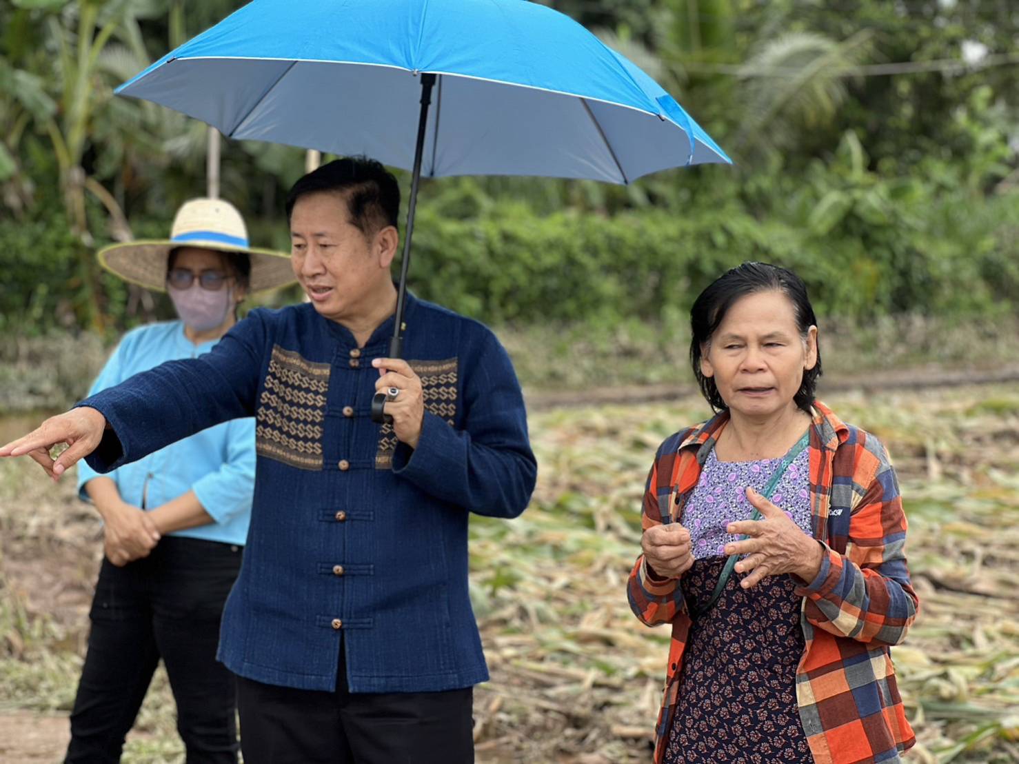 พช.น่าน : ติดตามเยี่ยมเยือน ให้กำลังใจครัวเรือนผู้ประสบอุทกภัย พื้นที่ต้นแบบการพัฒนาคุณภาพชีวิตตามหลักทฤษฎีใหม่ประยุกต์สู่ “โคก หนอง นา” อำเภอท่าวังผา จังหวัดน่าน