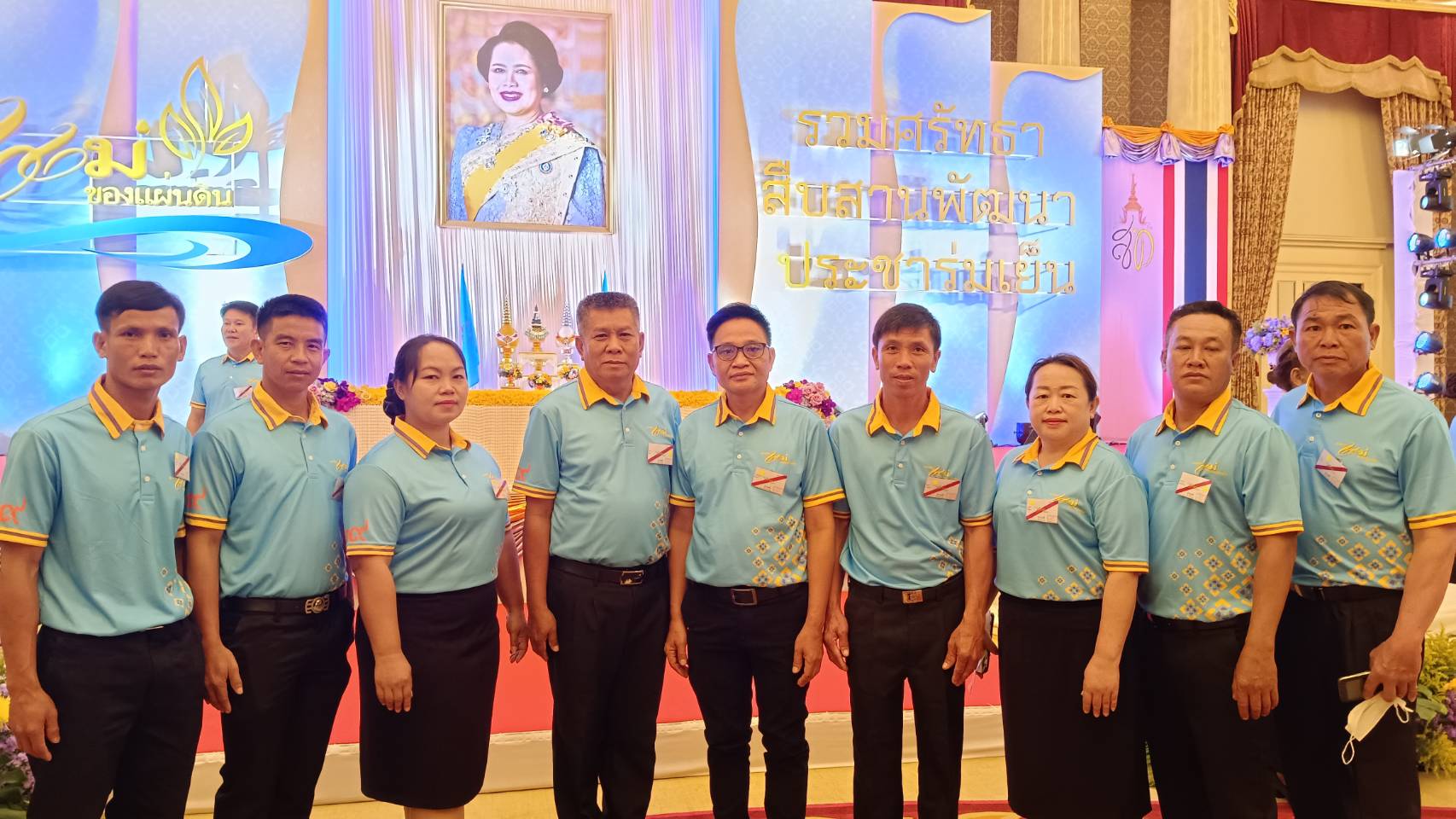 จังหวัดน่าน เฝ้าฯ รับพระราชทานเงินขวัญถุงกองทุนแม่ของแผ่นดิน จากพระบาทสมเด็จพระวชิรเกล้าเจ้าอยู่หัว และสมเด็จพระนางเจ้าสุทิดา พัชรสุธาพิมลลักษณ์ พระบรมราชินี