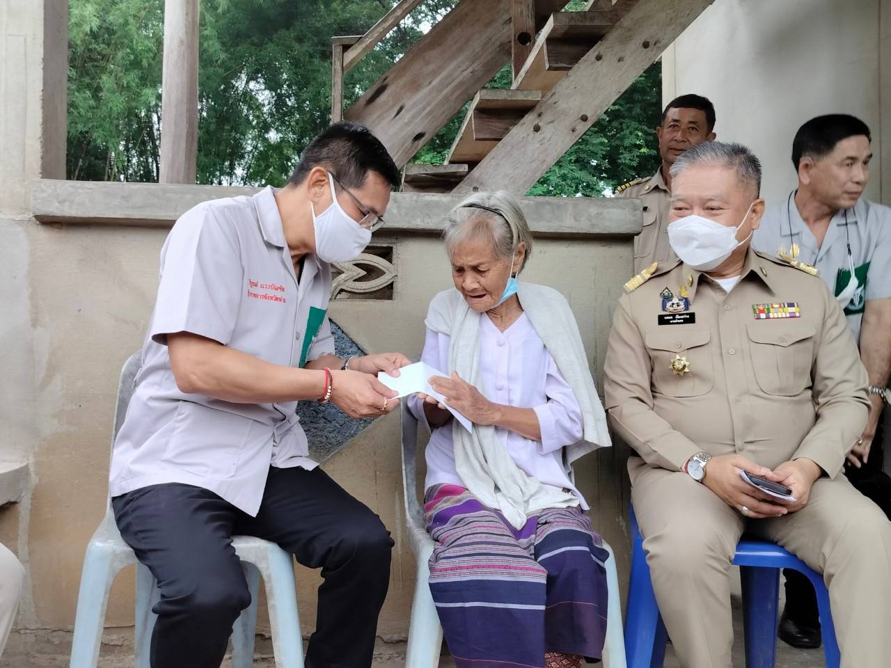 พช.น่าน : ผู้ว่าราชการจังหวัดน่าน เยี่ยมเยือนครัวเรือนยากจน ตามโครงการขจัดความยากจนและพัฒนาคนทุกช่วงวัยอย่างยั่งยืนด้วยหลักปรัชญาของเศรษฐกิจพอเพียง อำเภอเวียงสา จังหวัดน่าน