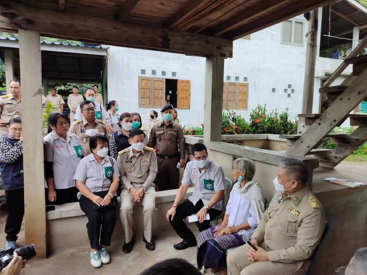 พช.น่าน : ผู้ว่าราชการจังหวัดน่าน เยี่ยมเยือนครัวเรือนยากจน ตามโครงการขจัดความยากจนและพัฒนาคนทุกช่วงวัยอย่างยั่งยืนด้วยหลักปรัชญาของเศรษฐกิจพอเพียง อำเภอเวียงสา จังหวัดน่าน