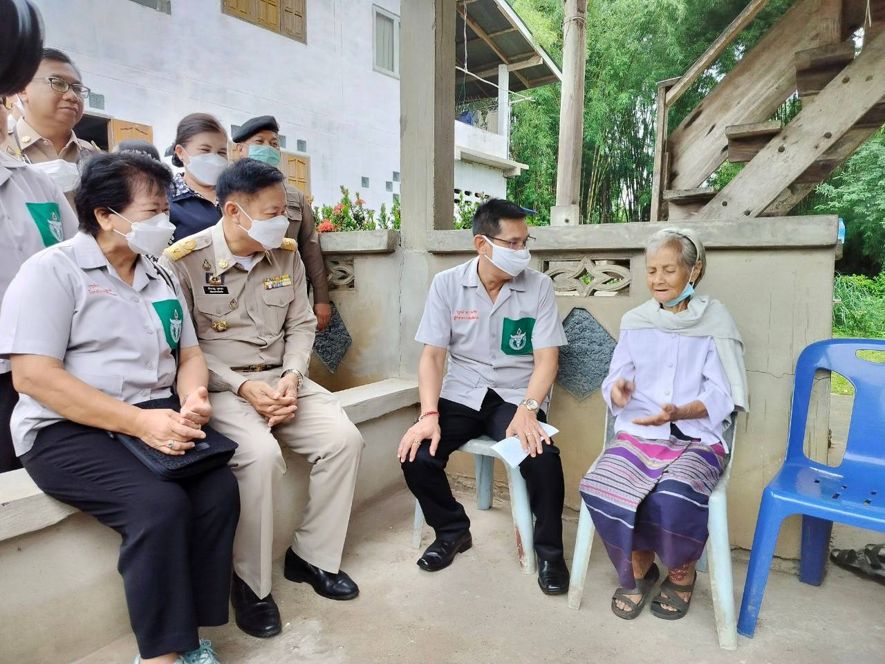 พช.น่าน : ผู้ว่าราชการจังหวัดน่าน เยี่ยมเยือนครัวเรือนยากจน ตามโครงการขจัดความยากจนและพัฒนาคนทุกช่วงวัยอย่างยั่งยืนด้วยหลักปรัชญาของเศรษฐกิจพอเพียง อำเภอเวียงสา จังหวัดน่าน