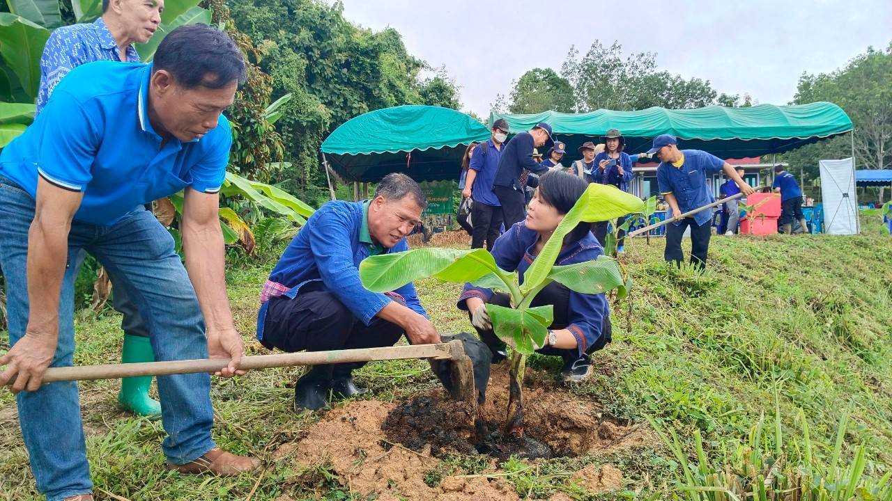 📣พช.น่าน : จัดกิจกรรมเอามื้อสามัคคี “พัฒนาพื้นที่ต้นแบบ รักษ์สิ่งแวดล้อม” ตามโครงการโคก หนอง นา วิถีน่าน พอเพียงสู่ความยั่งยืน ครั้งที่ 5/2566 พื้นที่ตำบลบ่อแก้ว อำเภอนาหมื่น จังหวัดน่าน