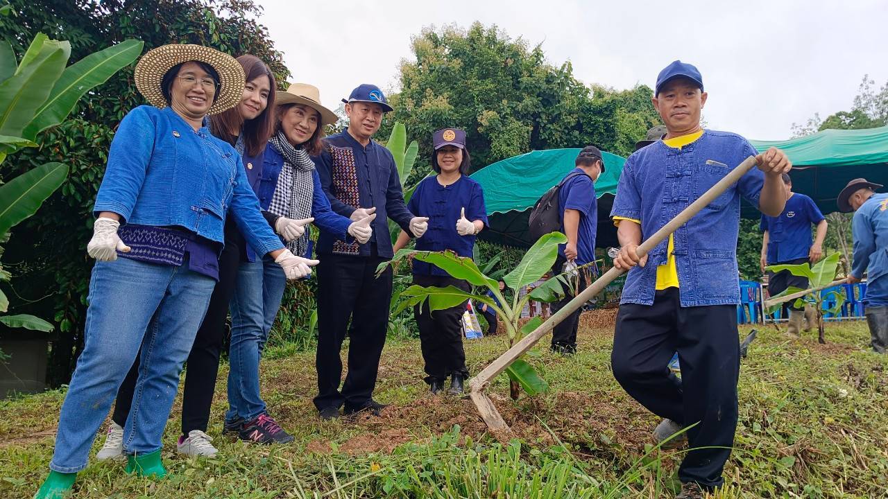 📣พช.น่าน : จัดกิจกรรมเอามื้อสามัคคี “พัฒนาพื้นที่ต้นแบบ รักษ์สิ่งแวดล้อม” ตามโครงการโคก หนอง นา วิถีน่าน พอเพียงสู่ความยั่งยืน ครั้งที่ 5/2566 พื้นที่ตำบลบ่อแก้ว อำเภอนาหมื่น จังหวัดน่าน