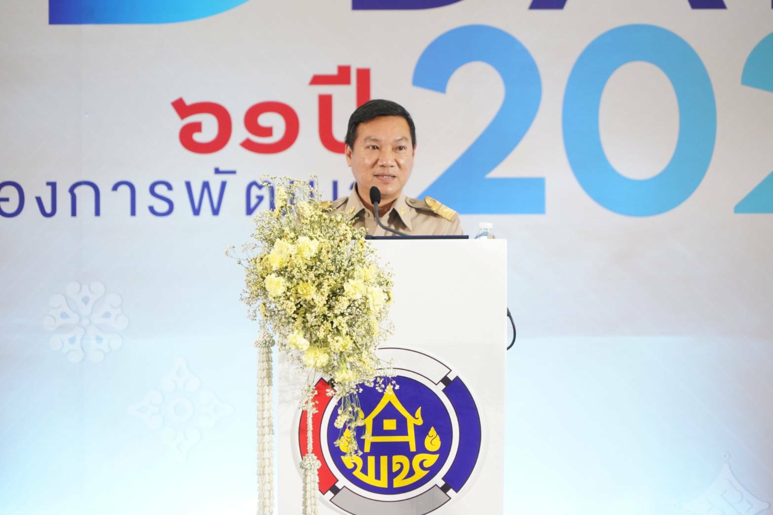 พช.น่าน : ข้าราชการและลูกจ้างประจำที่ครบเกษียณอายุราชการ เข้ารับมอบรางวัลแห่งเกียรติยศเชิดชูเกียรติฯ ประจำปีงบประมาณ พ.ศ. 2566 ในงานแสดงผลสำเร็จของการพัฒนา วันพัฒนาชุมชน ครั้งที่ 12 ปี 2566 (CD DAY 2023)